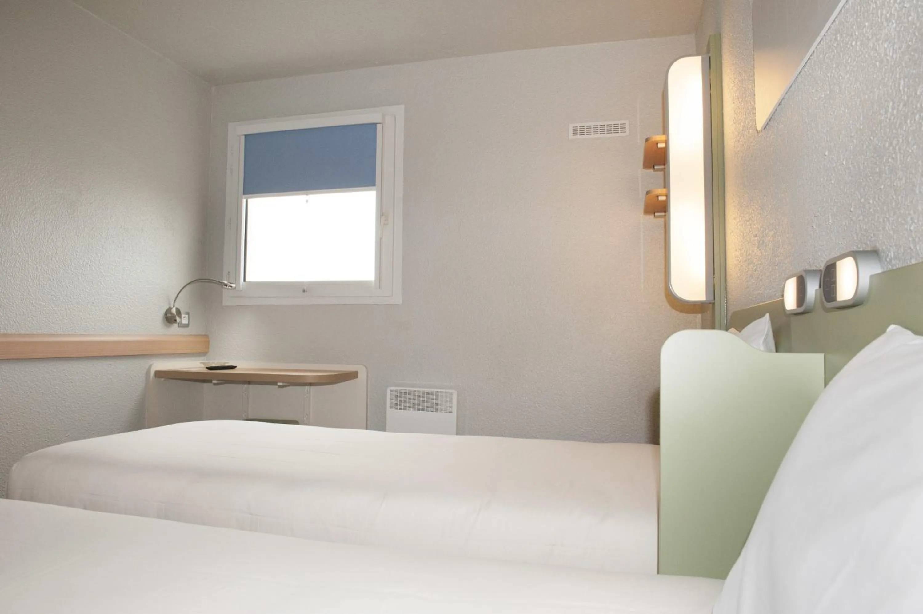 Photo of the whole room, Bed in ibis budget Goussainville Charles de Gaulle