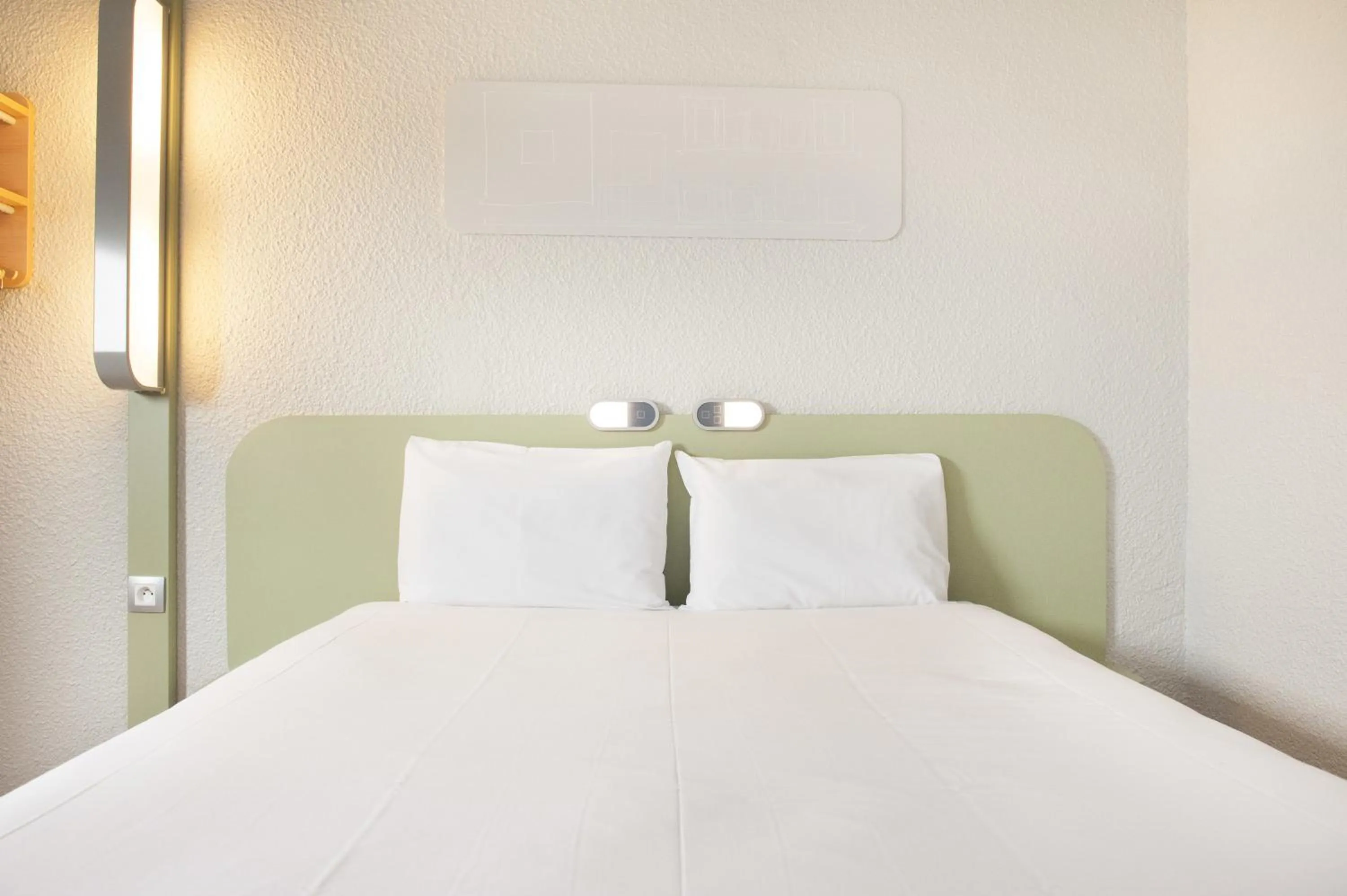 Bed in ibis budget Goussainville Charles de Gaulle