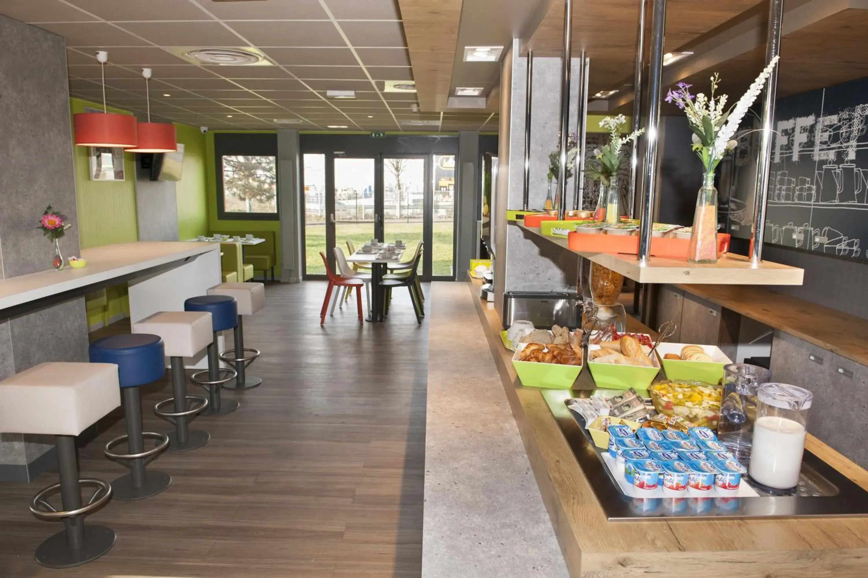 Food, Restaurant/Places to Eat in ibis budget Goussainville Charles de Gaulle