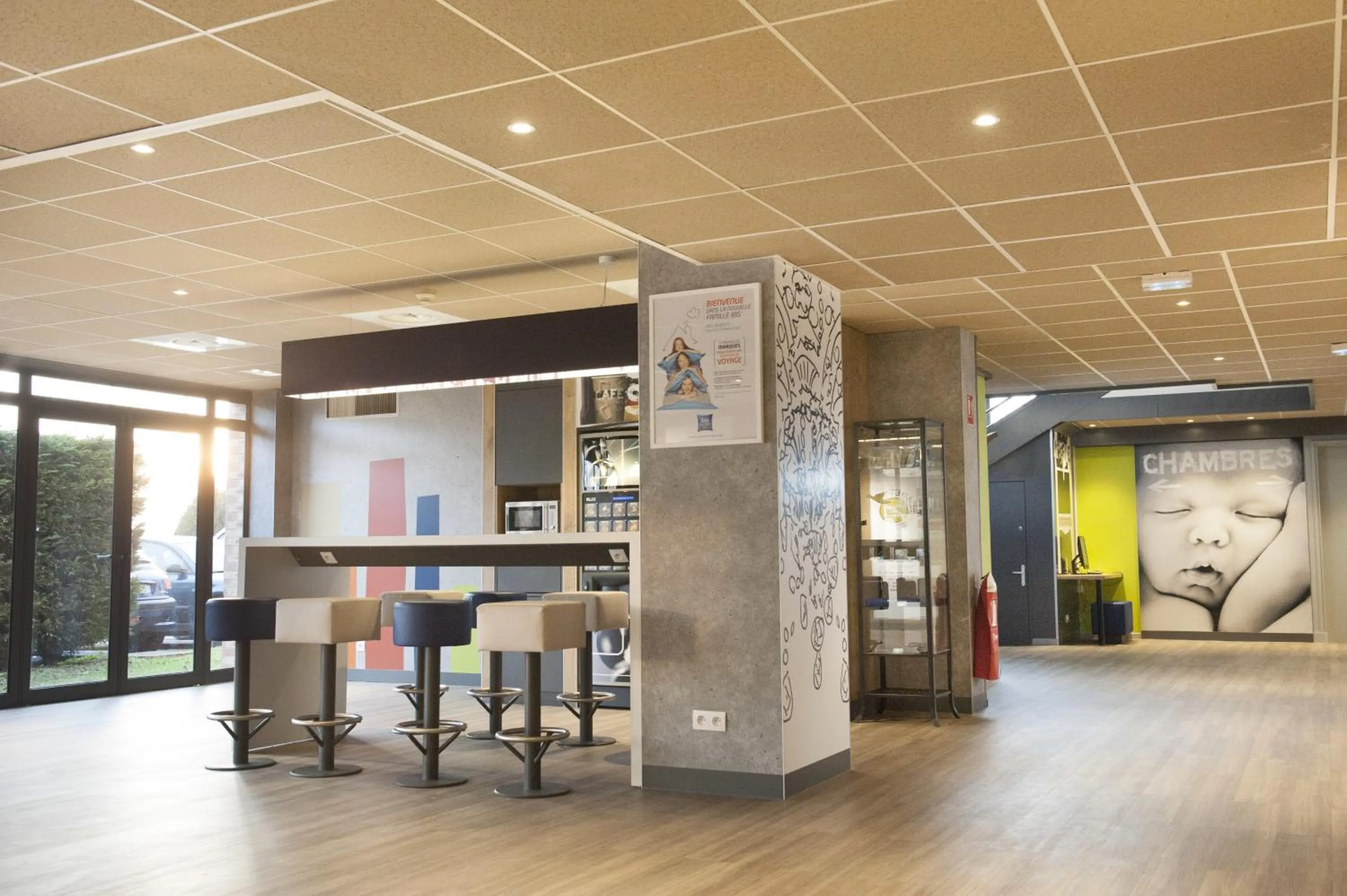 Lounge or bar in ibis budget Goussainville Charles de Gaulle