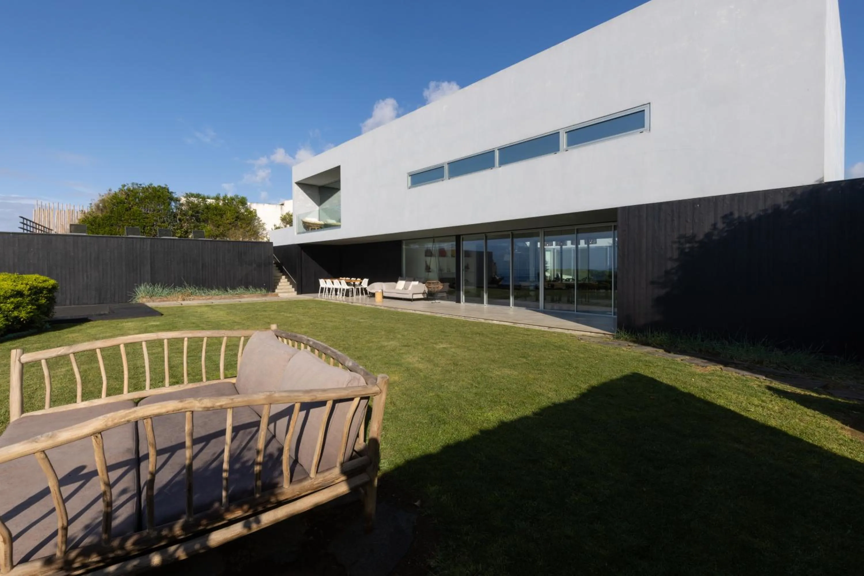 Garden in White Exclusive Suites & Villas