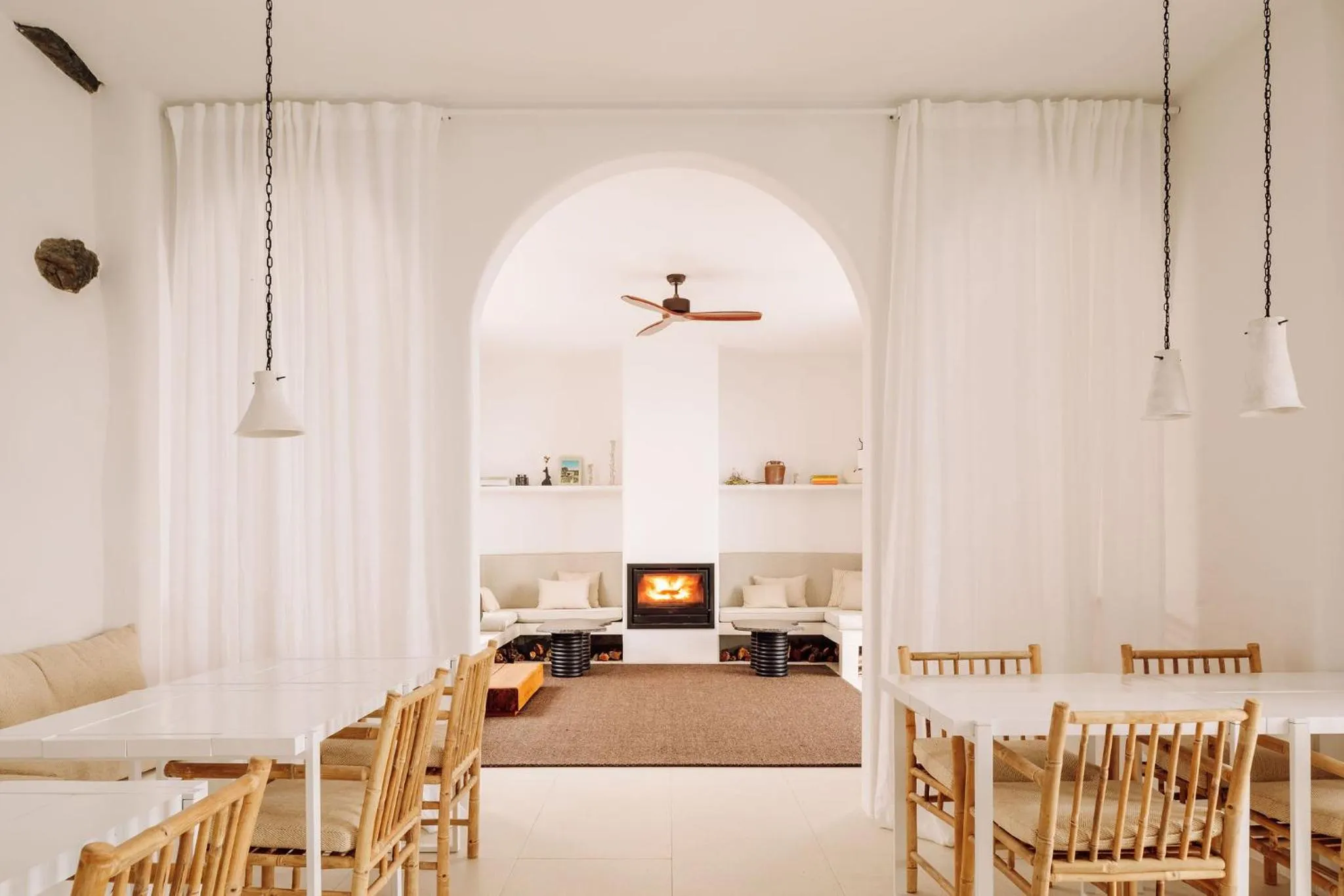 Restaurant/places to eat in White Exclusive Suites & Villas