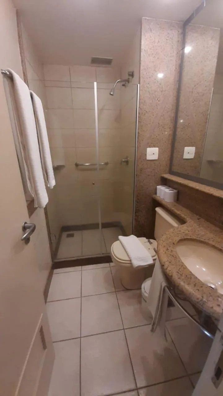 Bathroom in Mediterrâneo Flat - Apart-Hotel