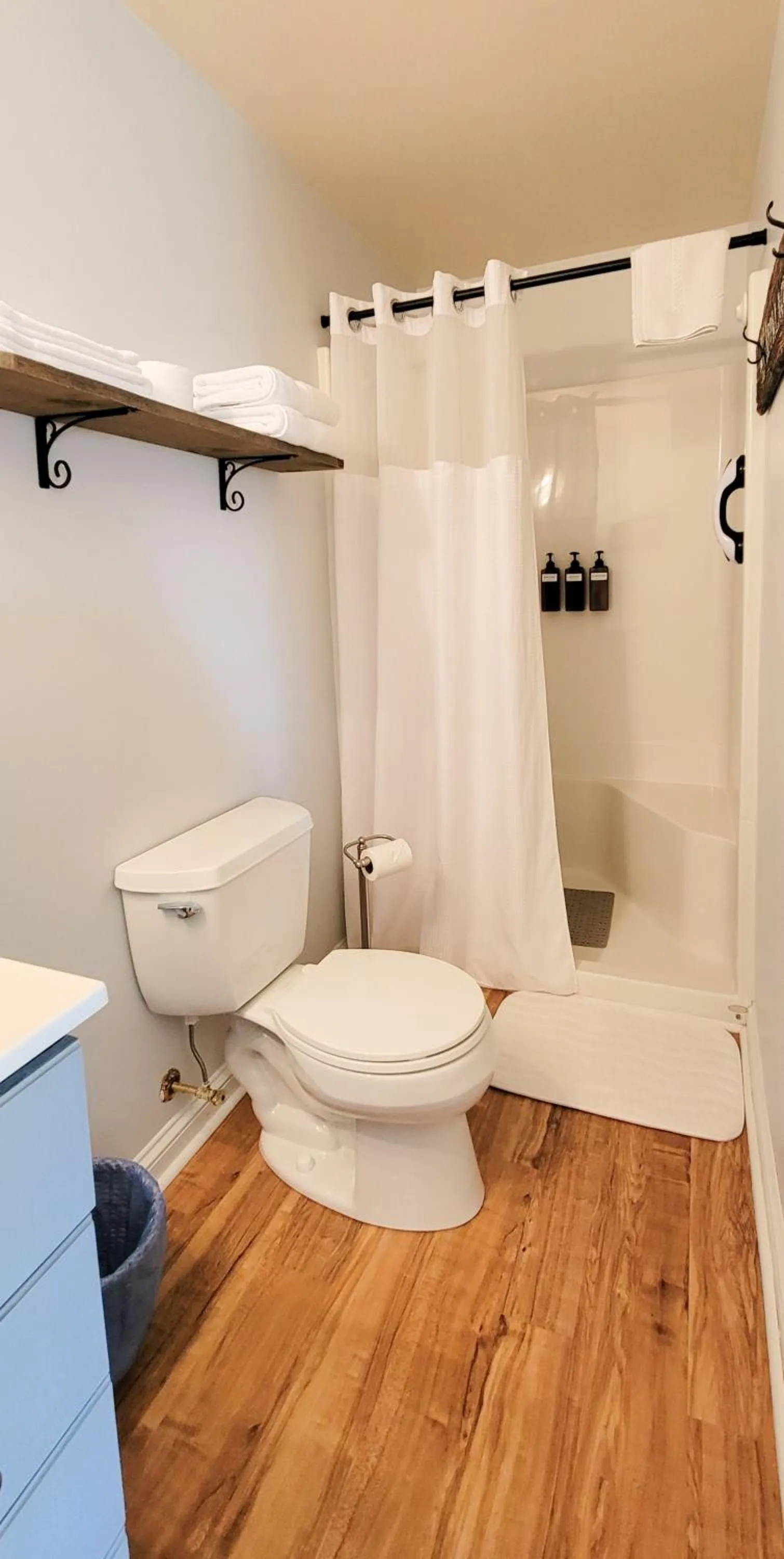 Bathroom in Pheasant Field Bed and Breakfast