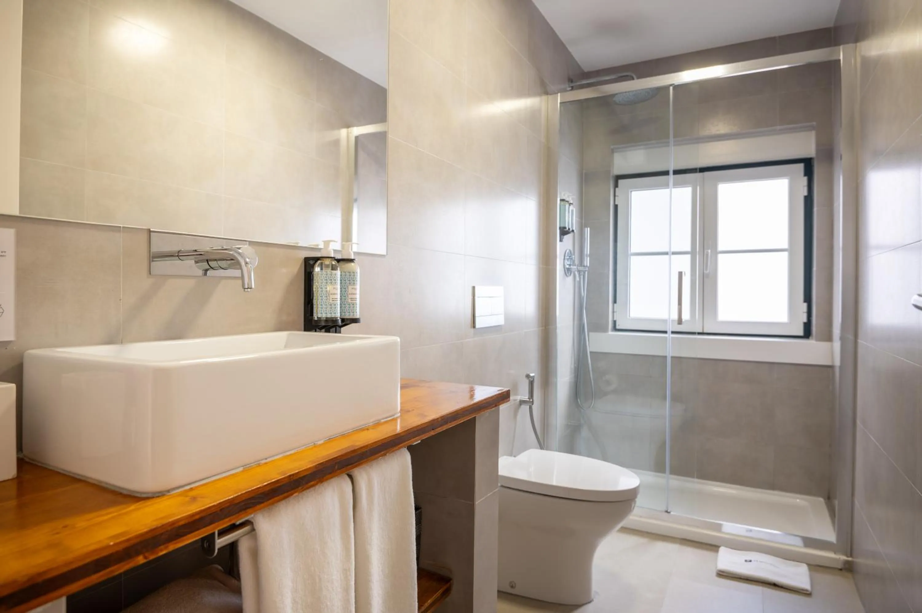 Bathroom in Bica FLH Suites