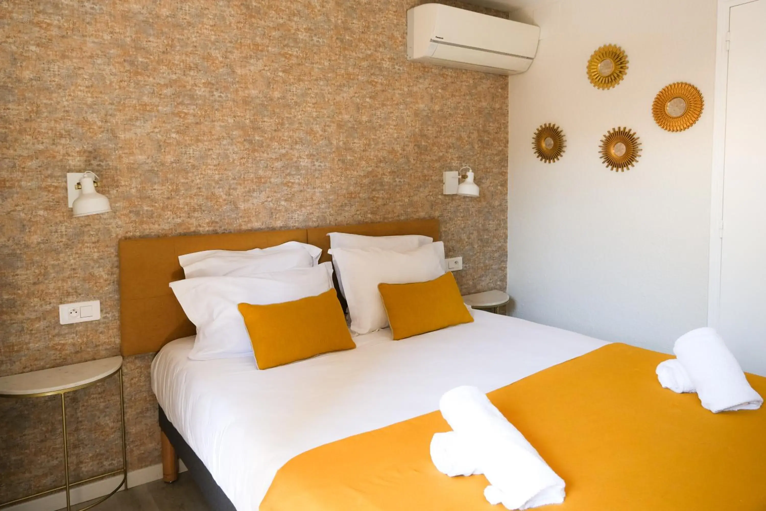 Classic Twin Room in Hotel Le Magnan Classic Twin Room in Hotel Le Magnan