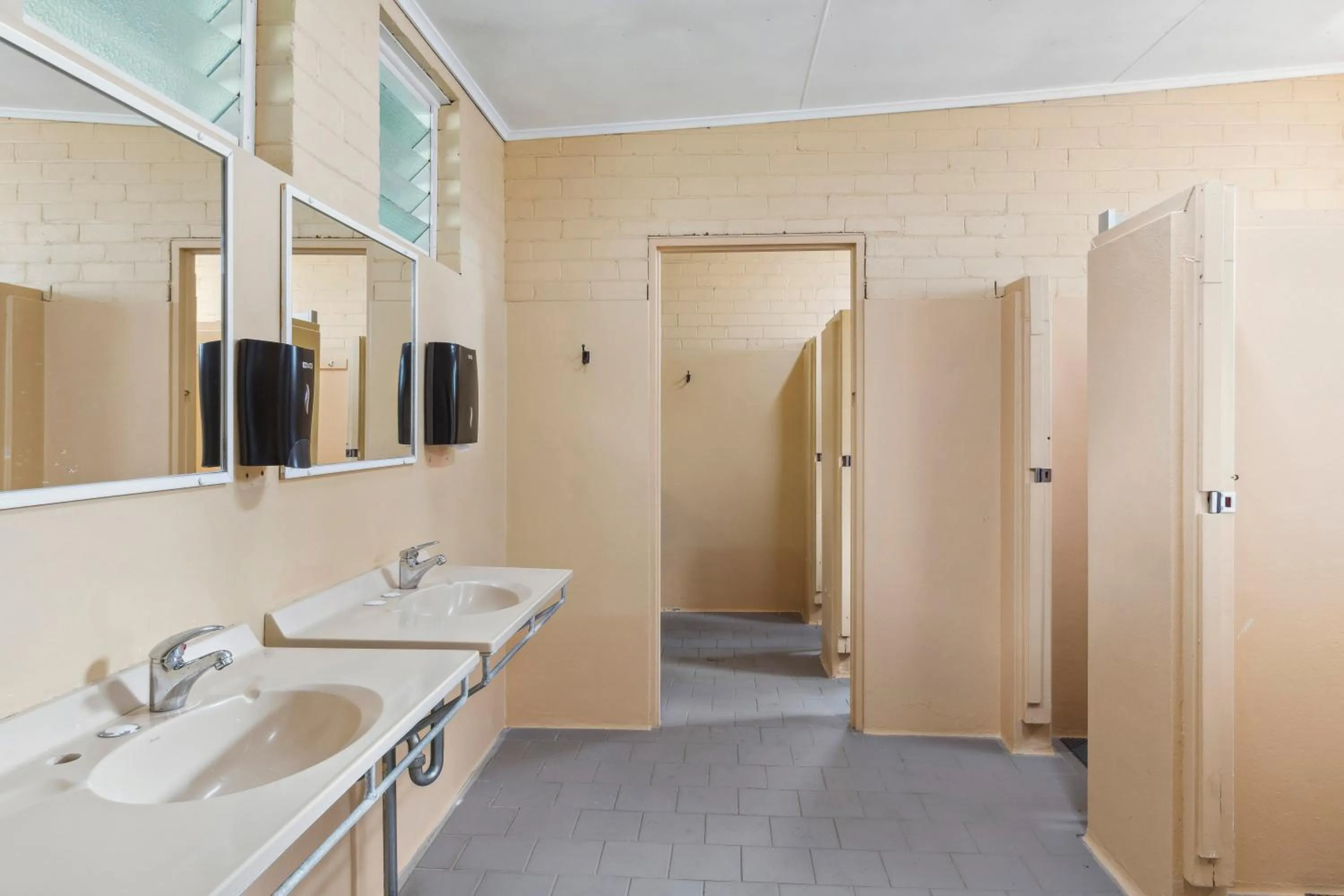 Property building in Mittagong Holiday Park