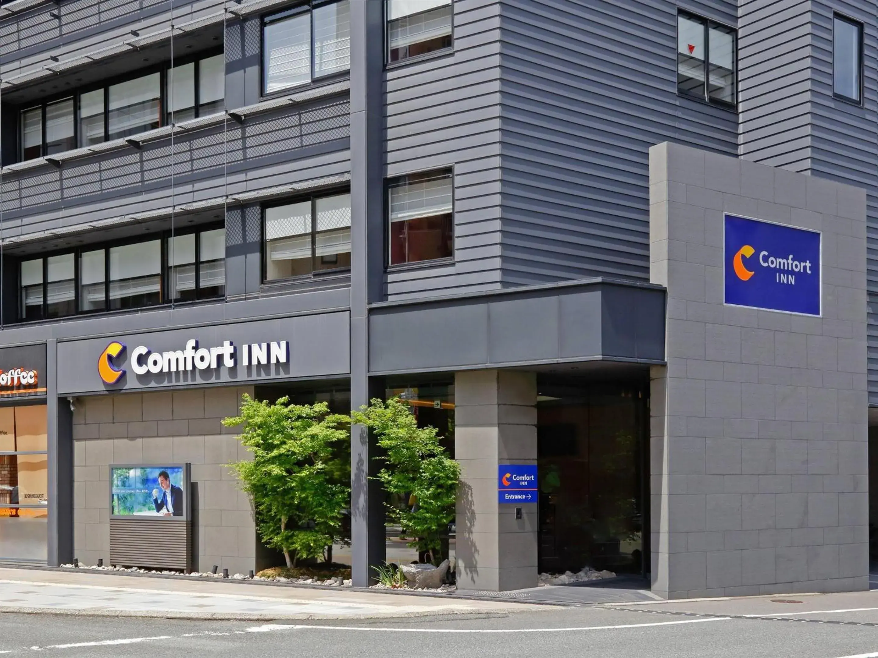 Property building in Comfort Inn Fukuoka Tenjin Property building in Comfort Inn Fukuoka Tenjin