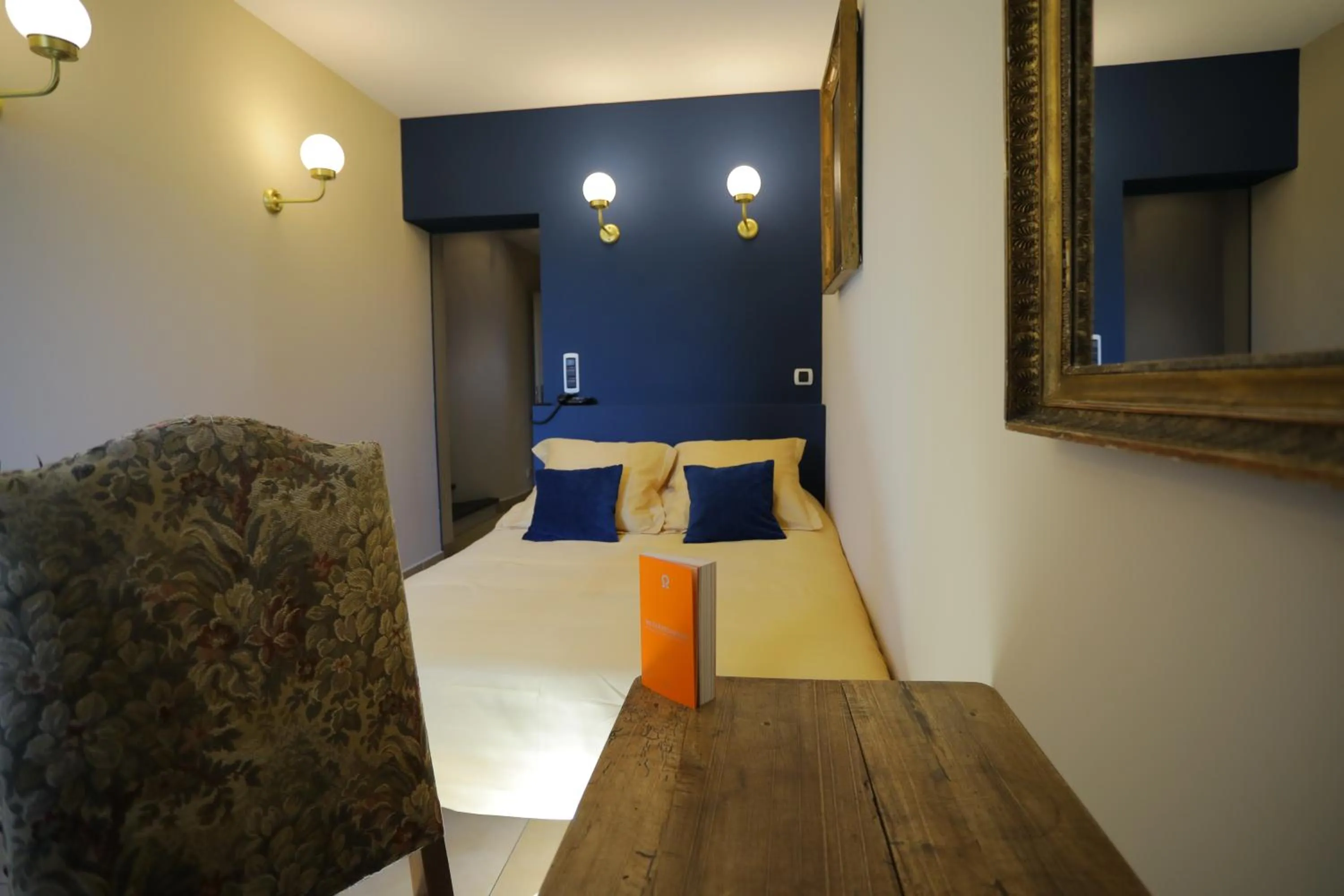 Bedroom in Hostellerie du Château des Fines Roches