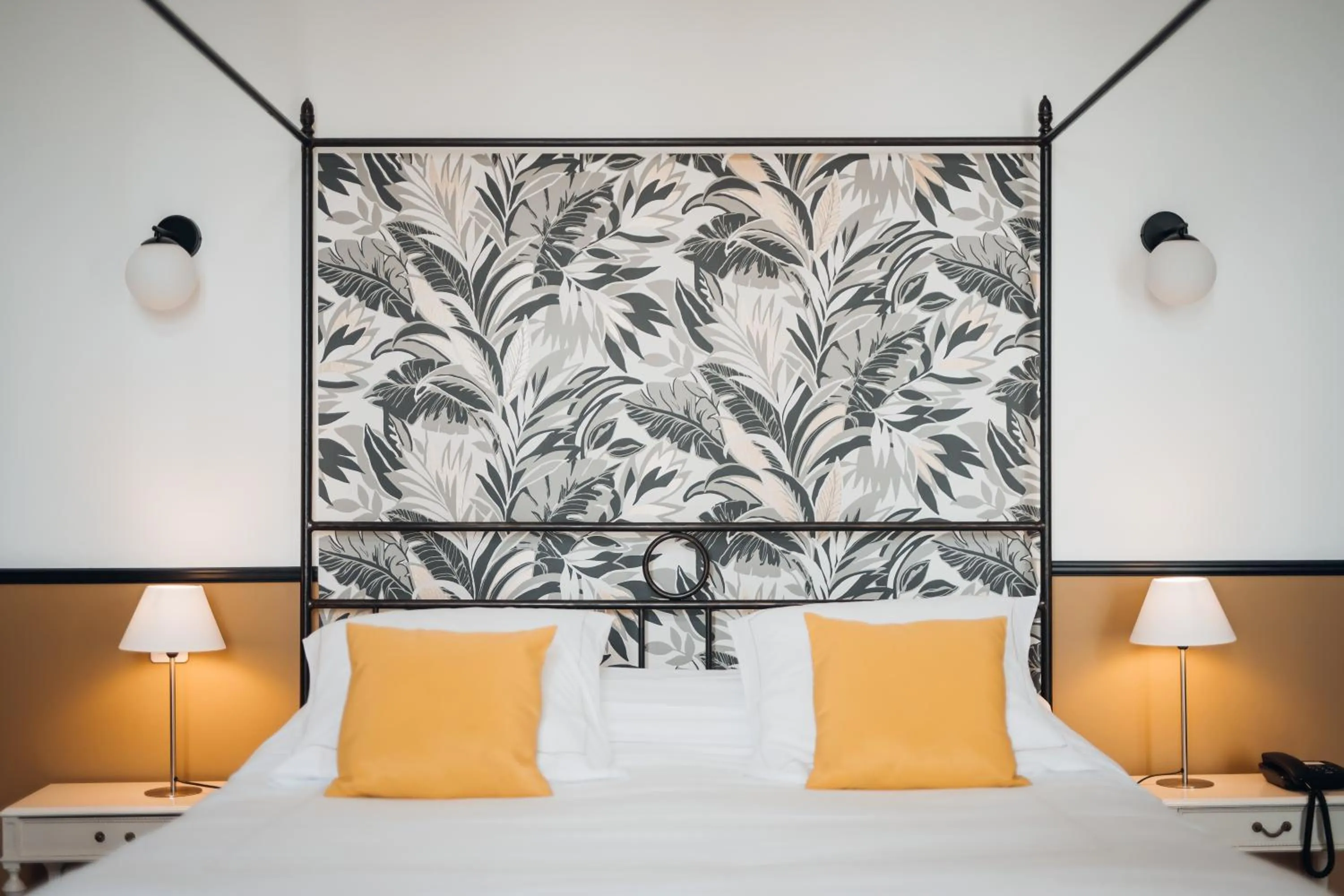 Bed in Hostellerie du Château des Fines Roches