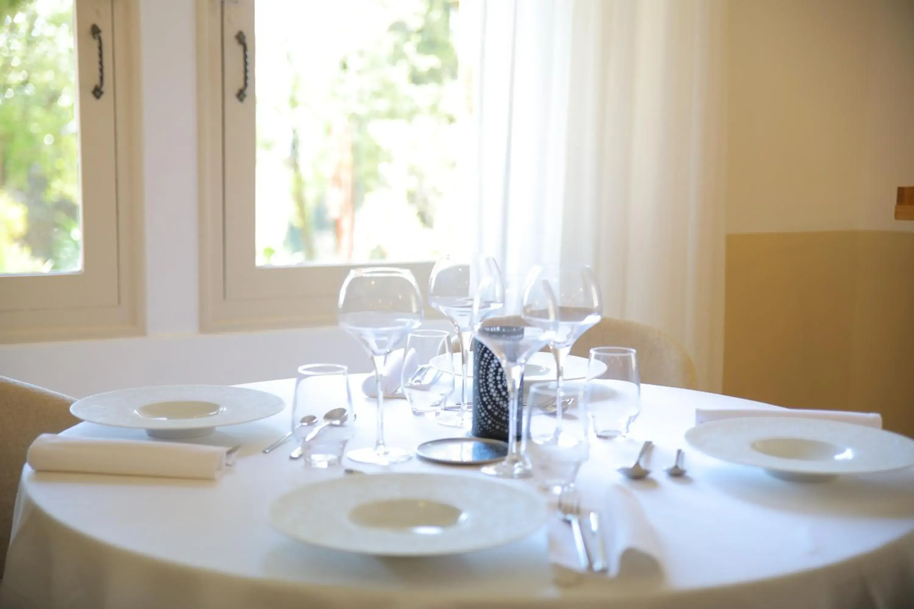 Restaurant/places to eat in Hostellerie du Château des Fines Roches Restaurant/places to eat in Hostellerie du Château des Fines Roches