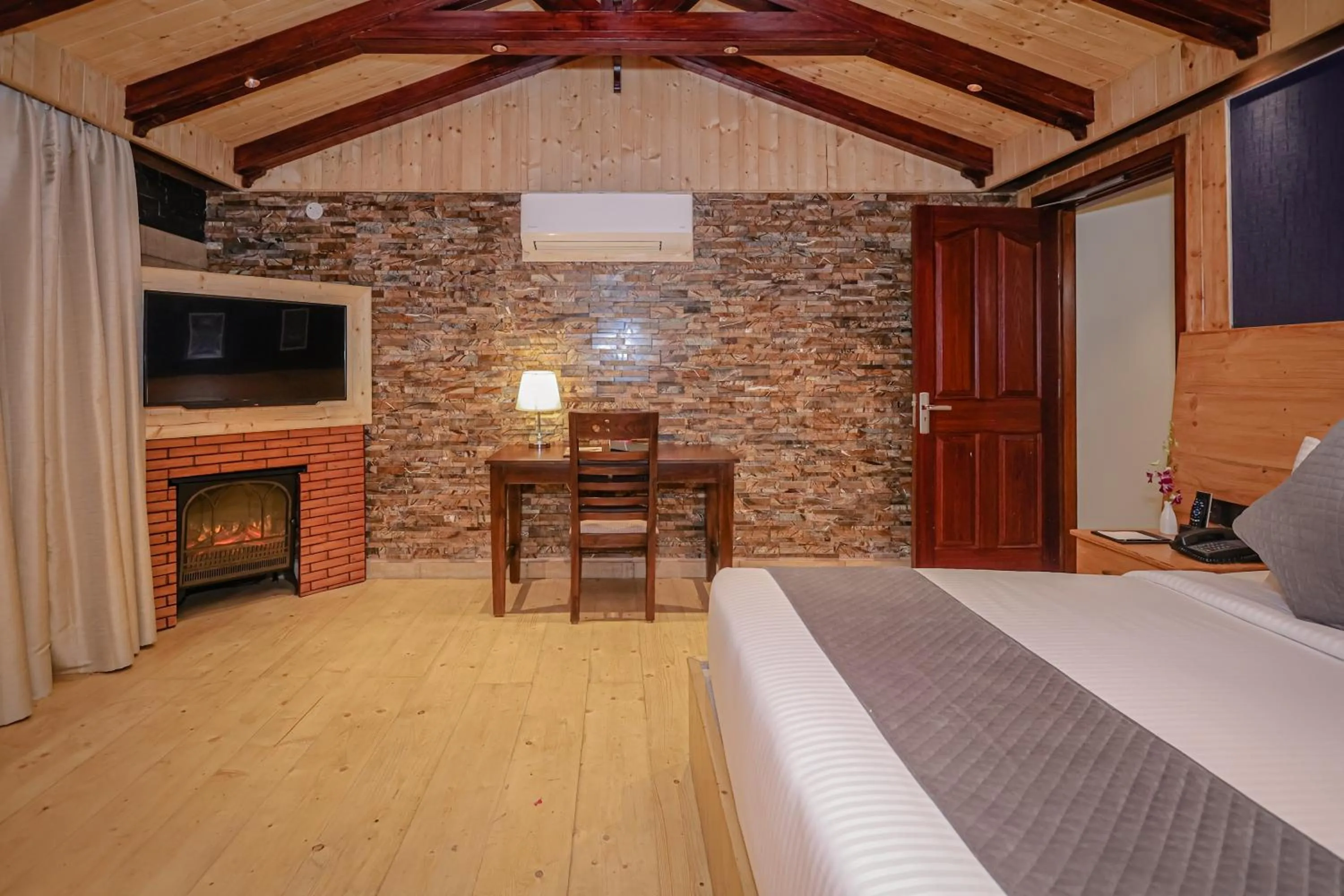 Bed in Regenta Resort MARS Valley View Shoghi