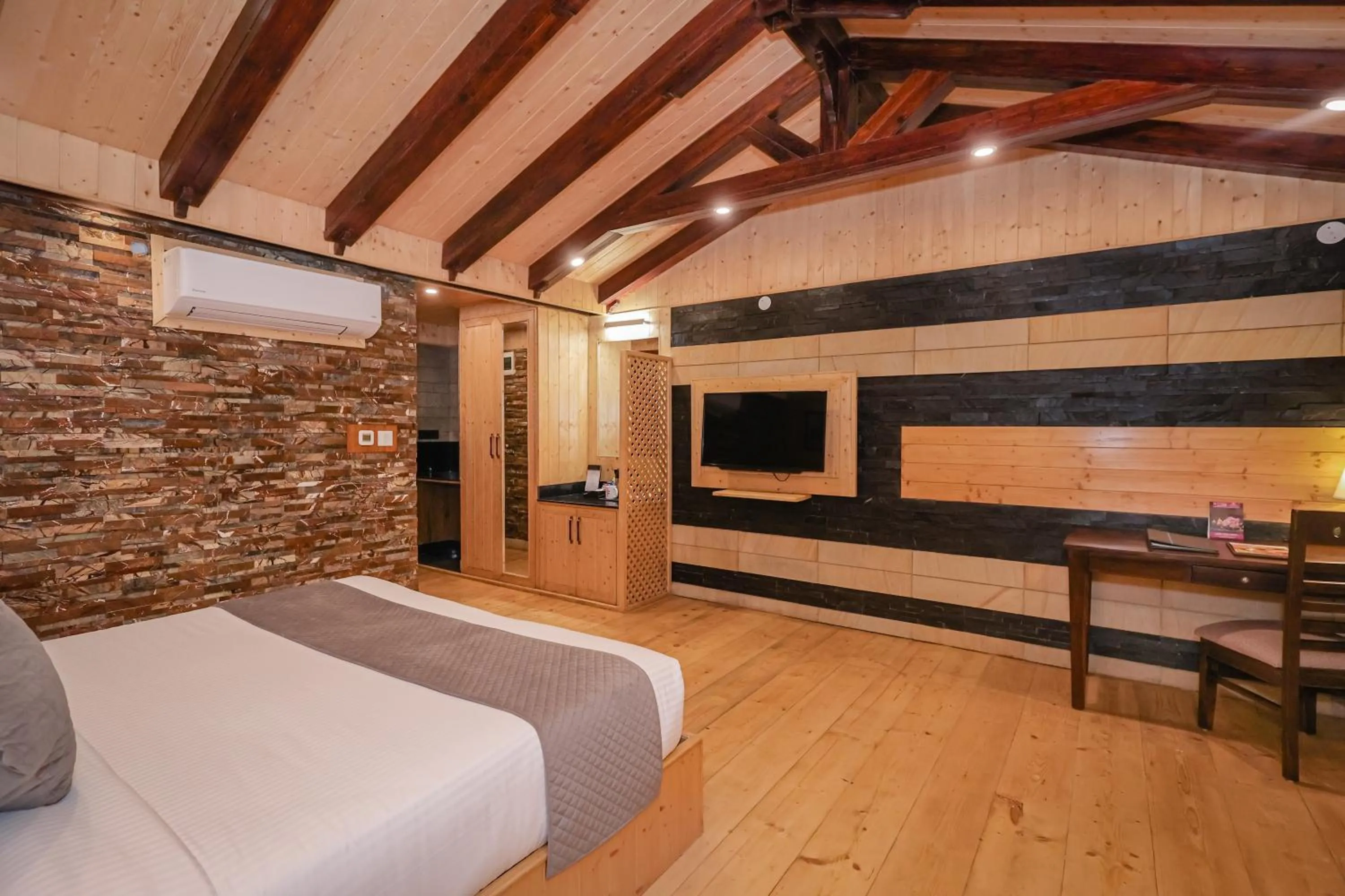 TV and multimedia, Bed in Regenta Resort MARS Valley View Shoghi
