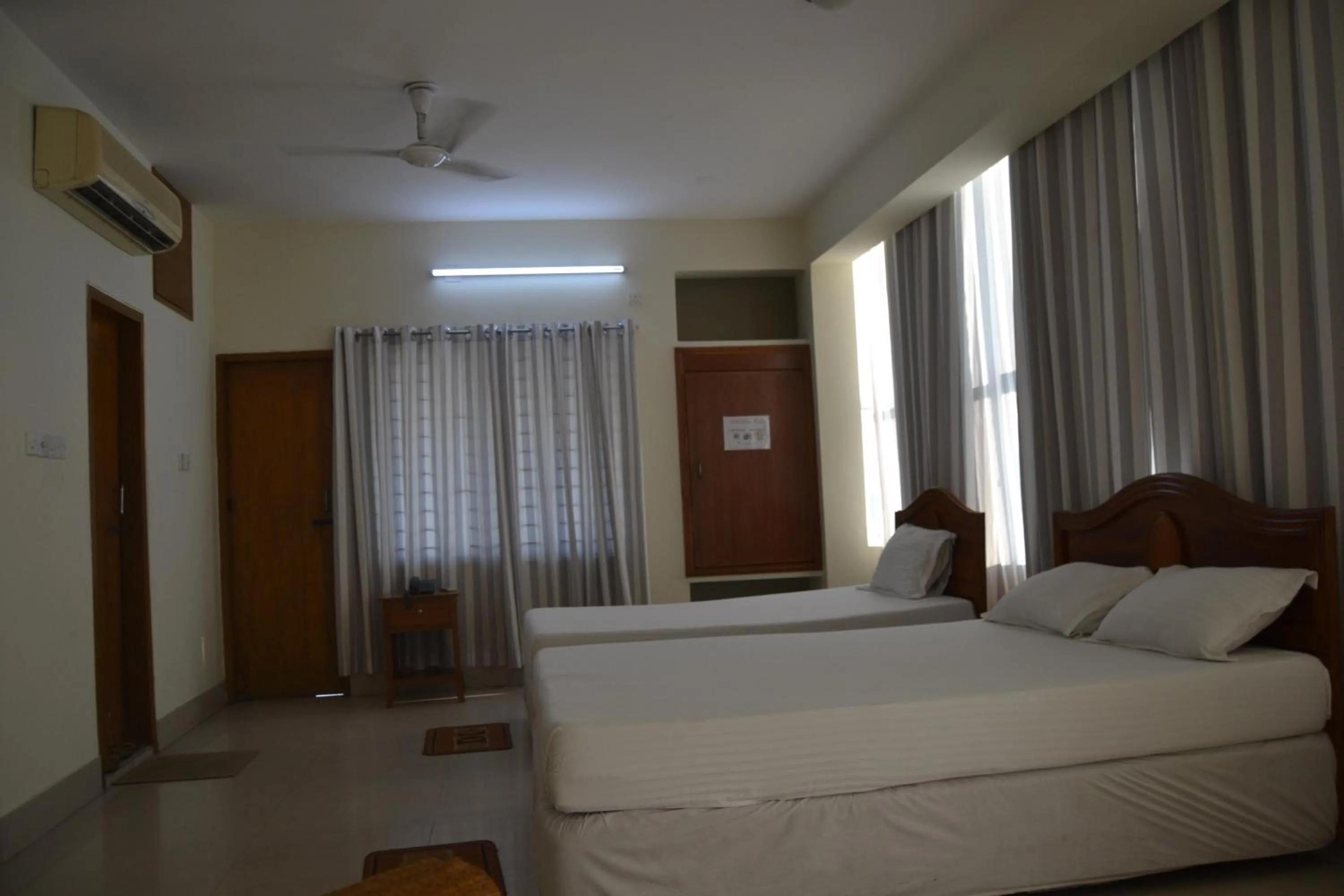 Bed in Hotel Marine Plaza
