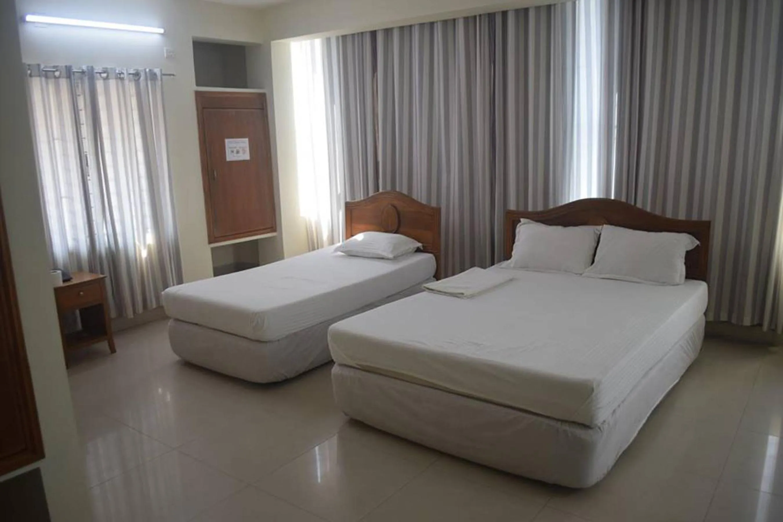 Bed in Hotel Marine Plaza