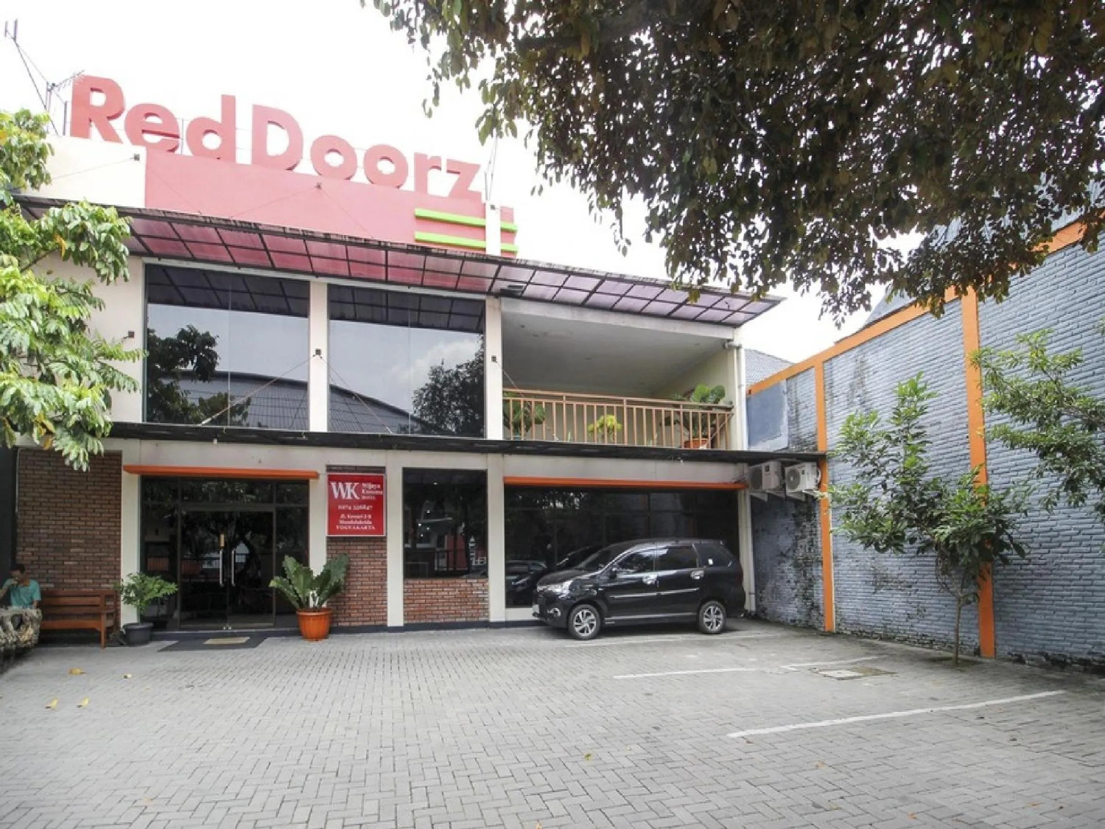 Property building in RedDoorz Plus near Stadion Mandala Krida
