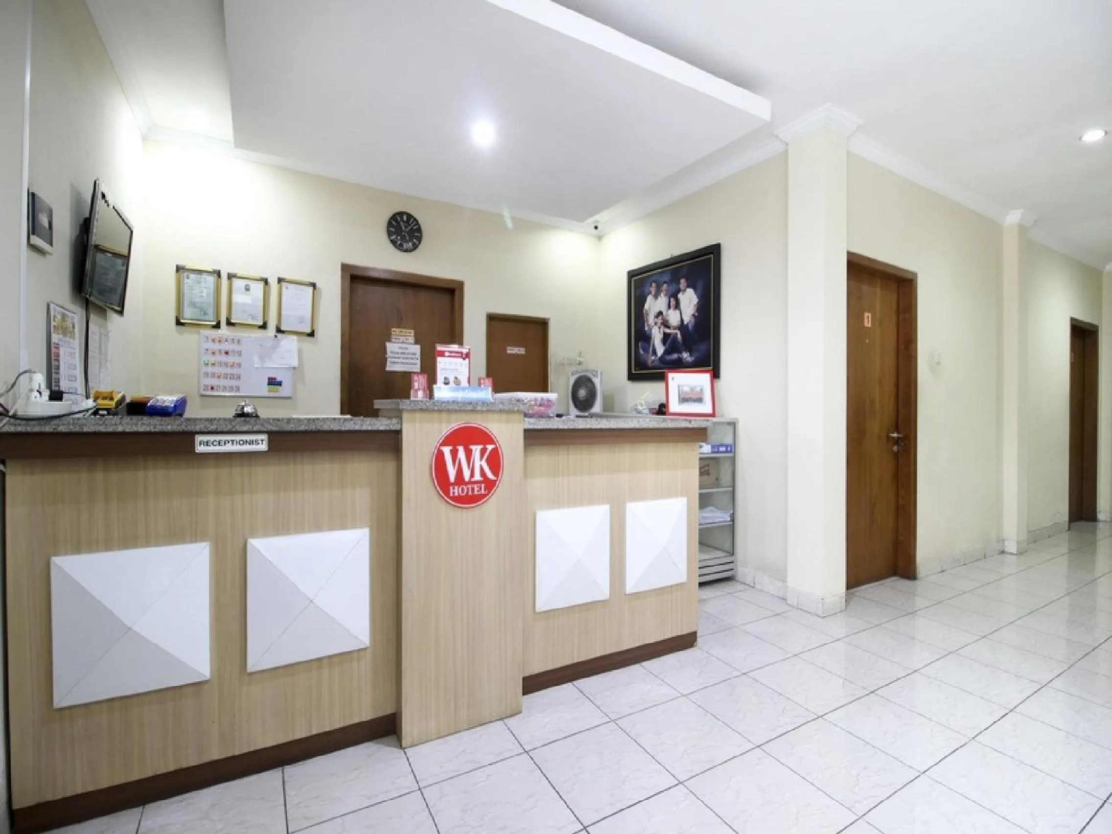 Lobby or reception in RedDoorz Plus near Stadion Mandala Krida