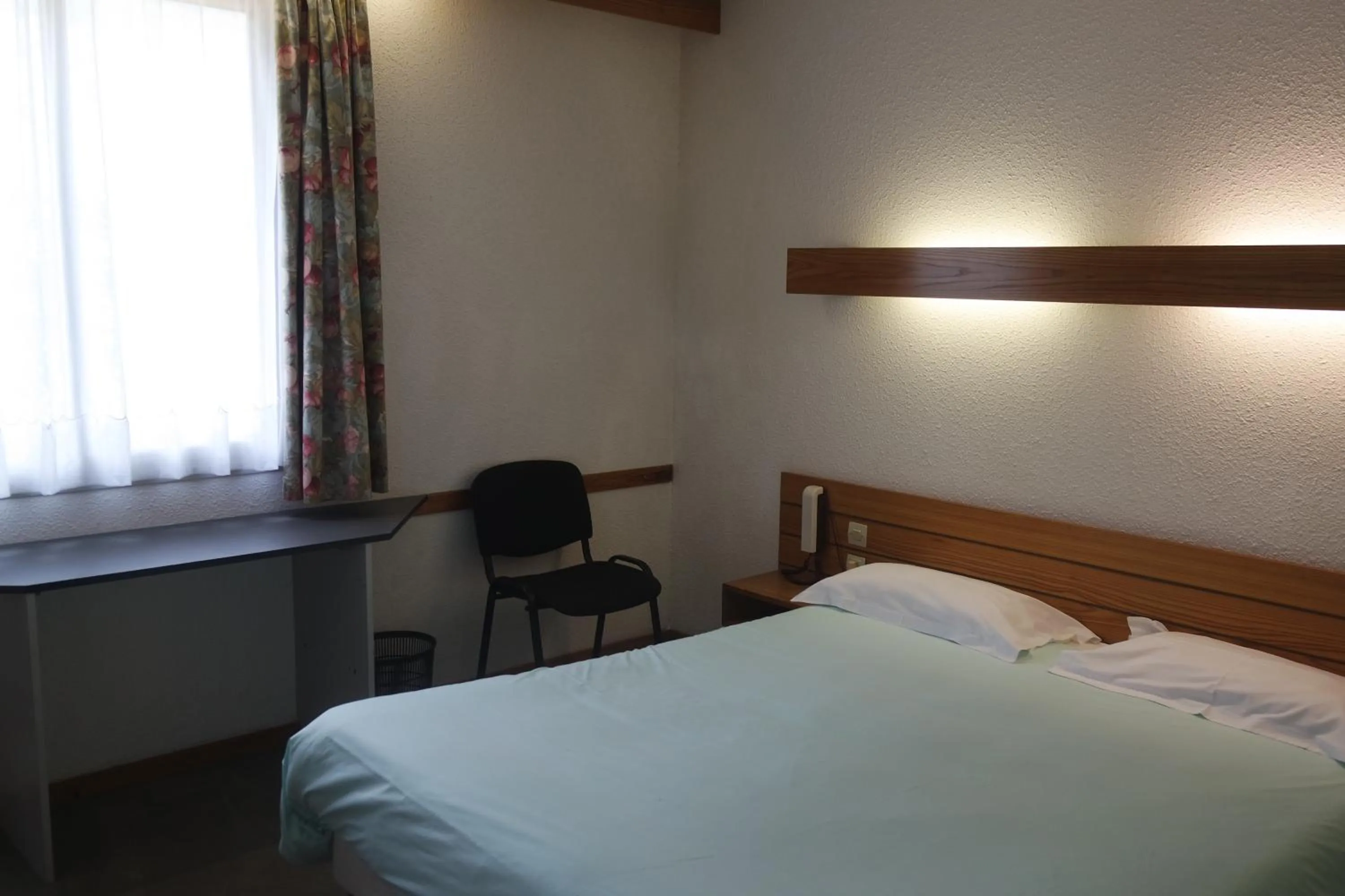 Photo of the whole room in Hôtel Le Tulipier