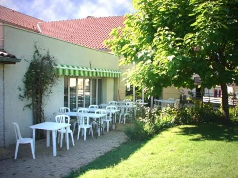 Patio in Hôtel Le Tulipier