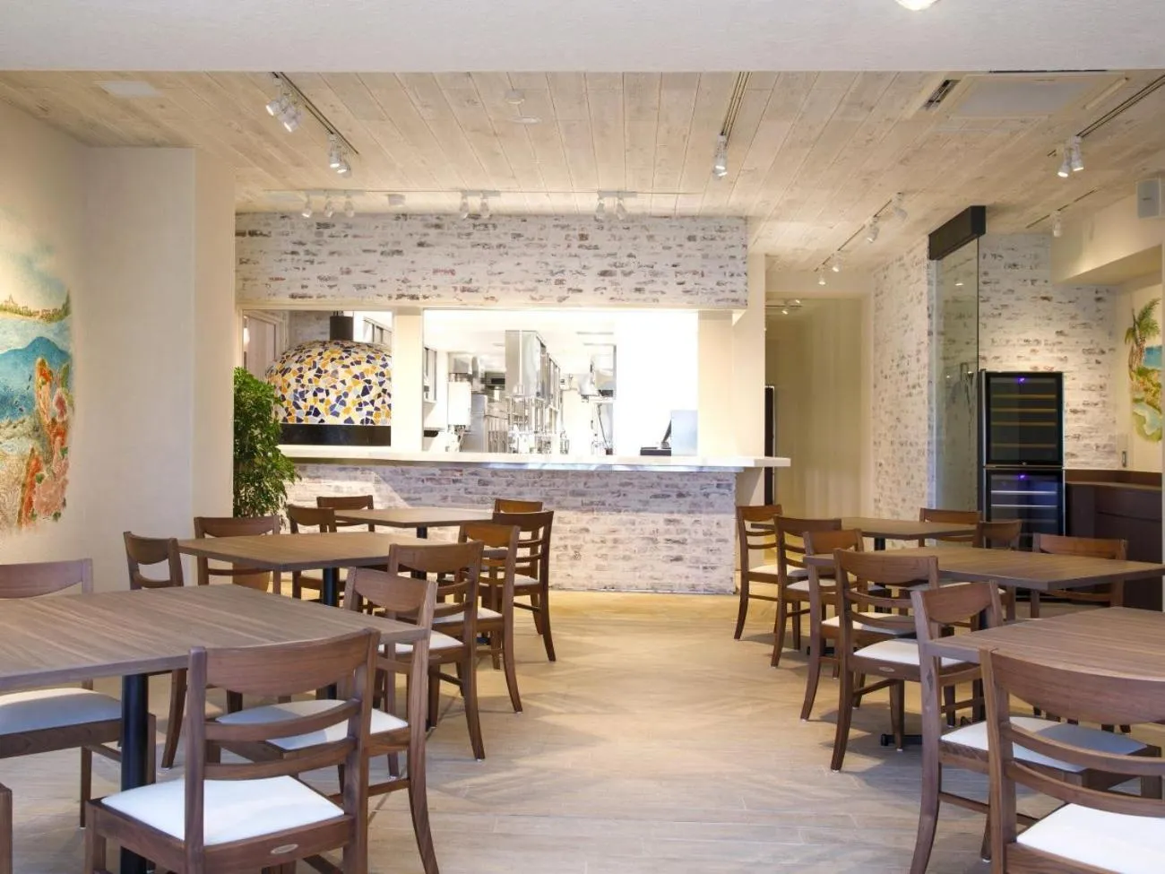 Restaurant/places to eat in Allamanda Imgya Coral Village