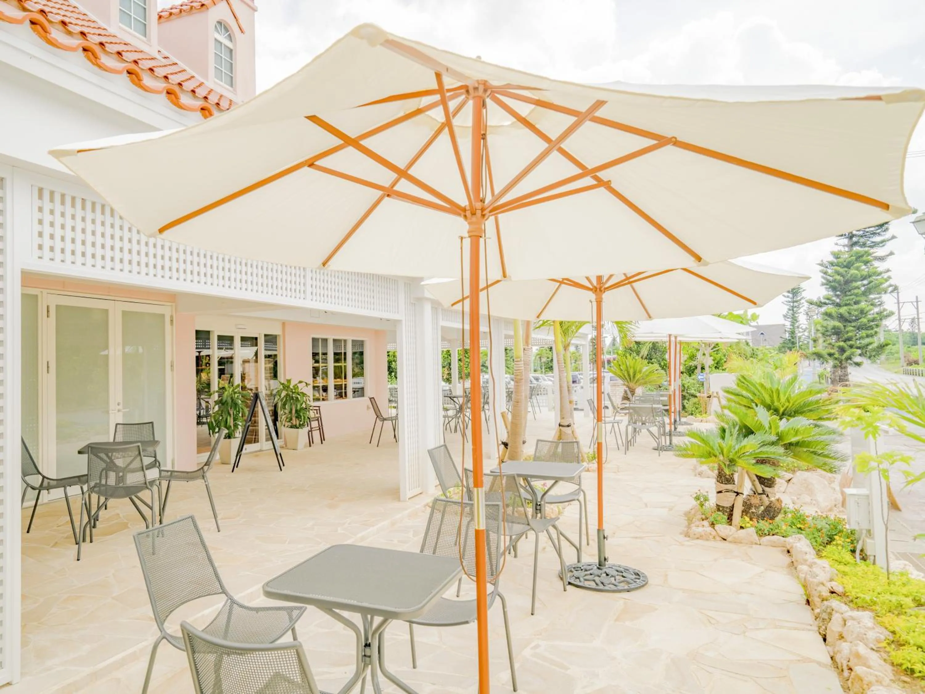 Restaurant/places to eat in Allamanda Imgya Coral Village