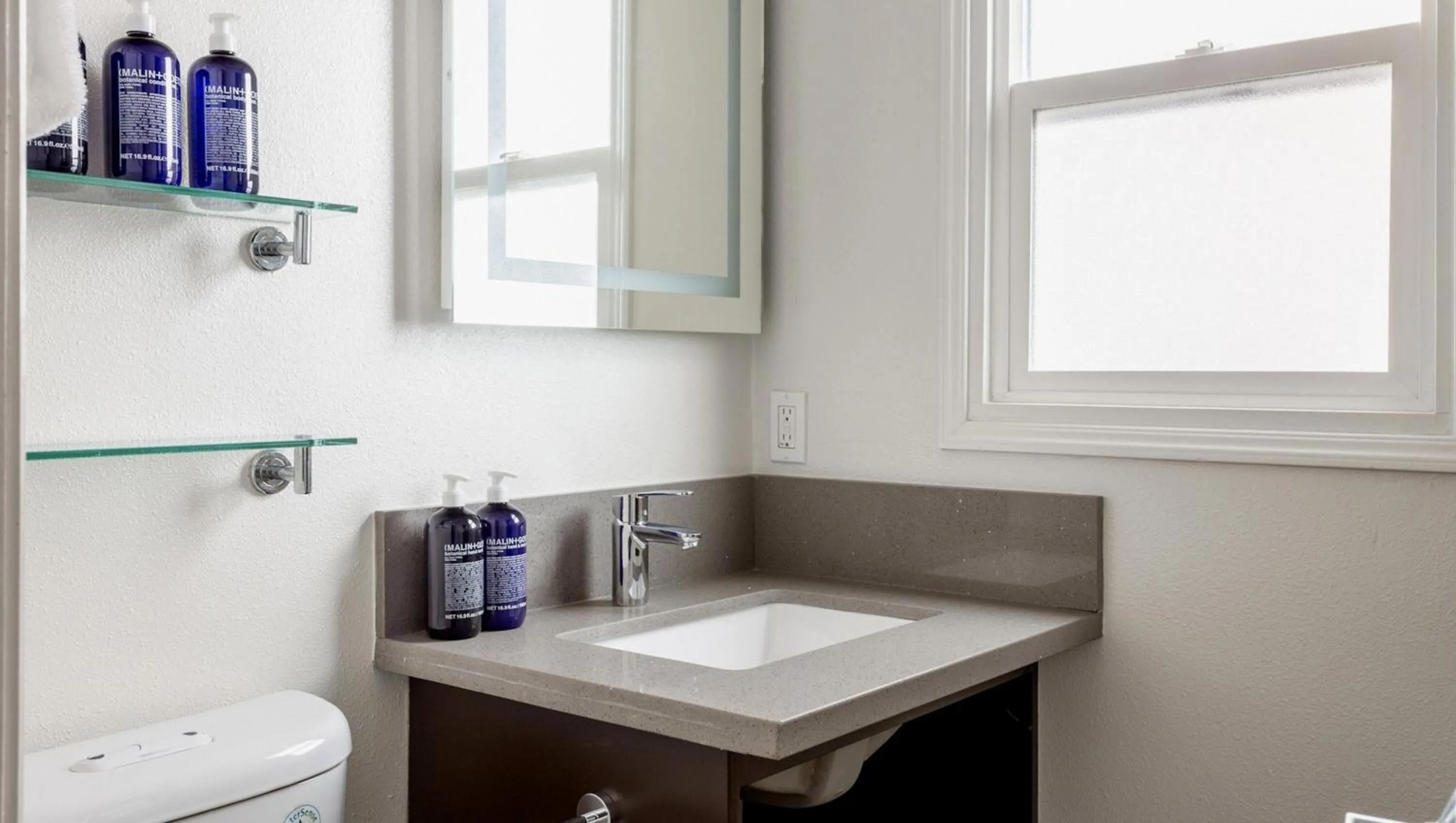 Bathroom in Leland Hotel Palo Alto