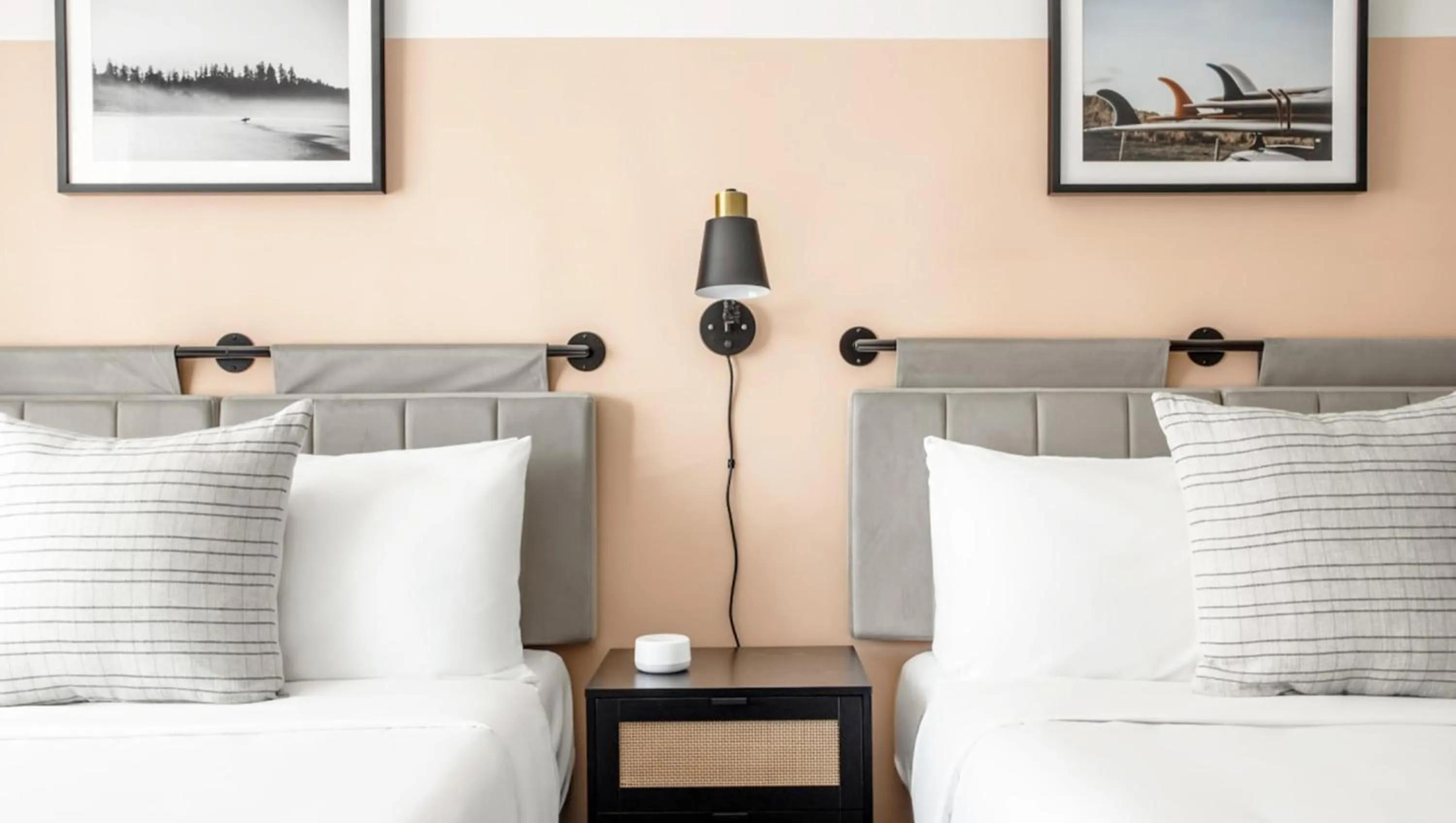 Photo of the whole room, Bed in Leland Hotel Palo Alto