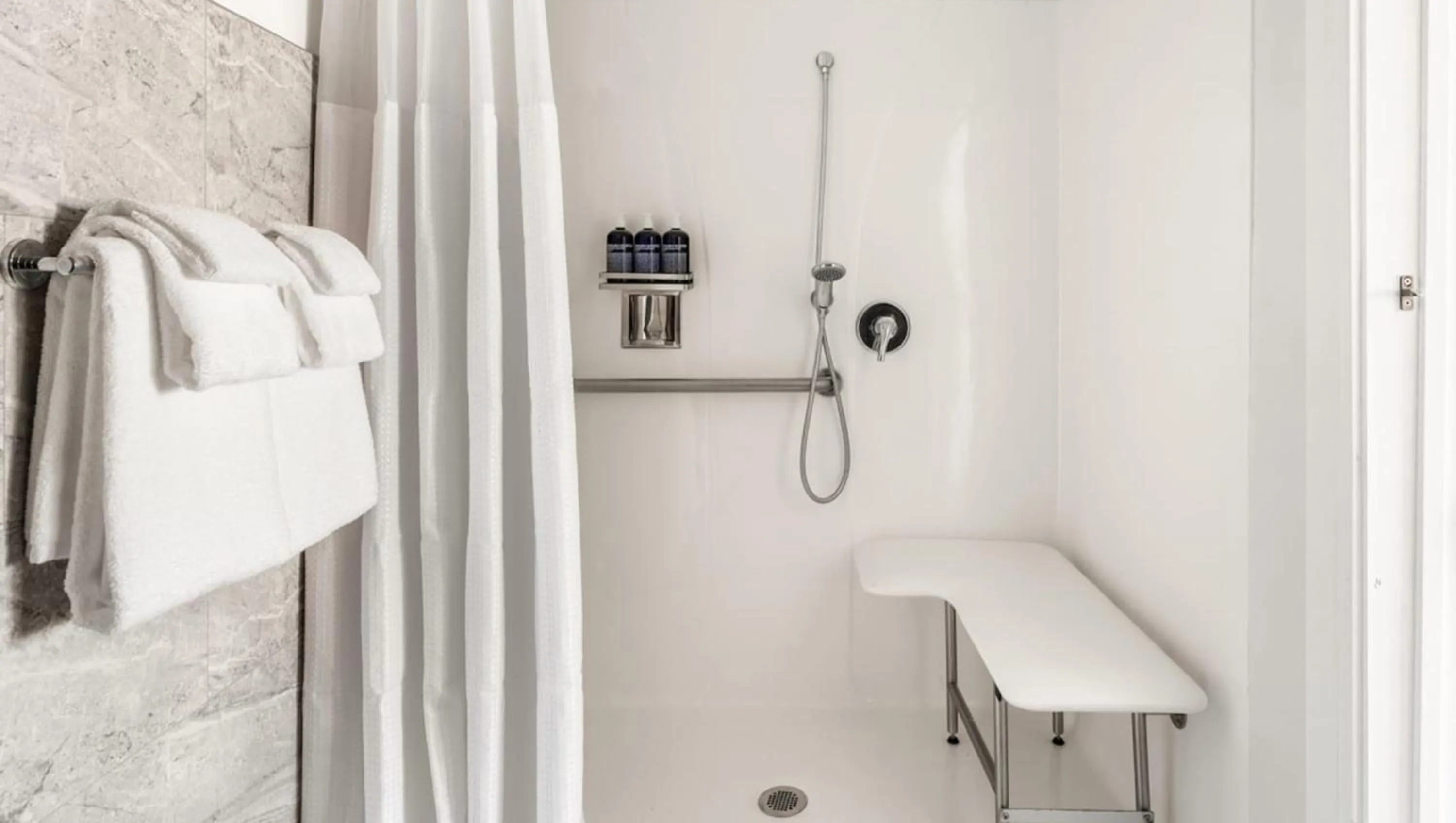 Photo of the whole room in Leland Hotel Palo Alto