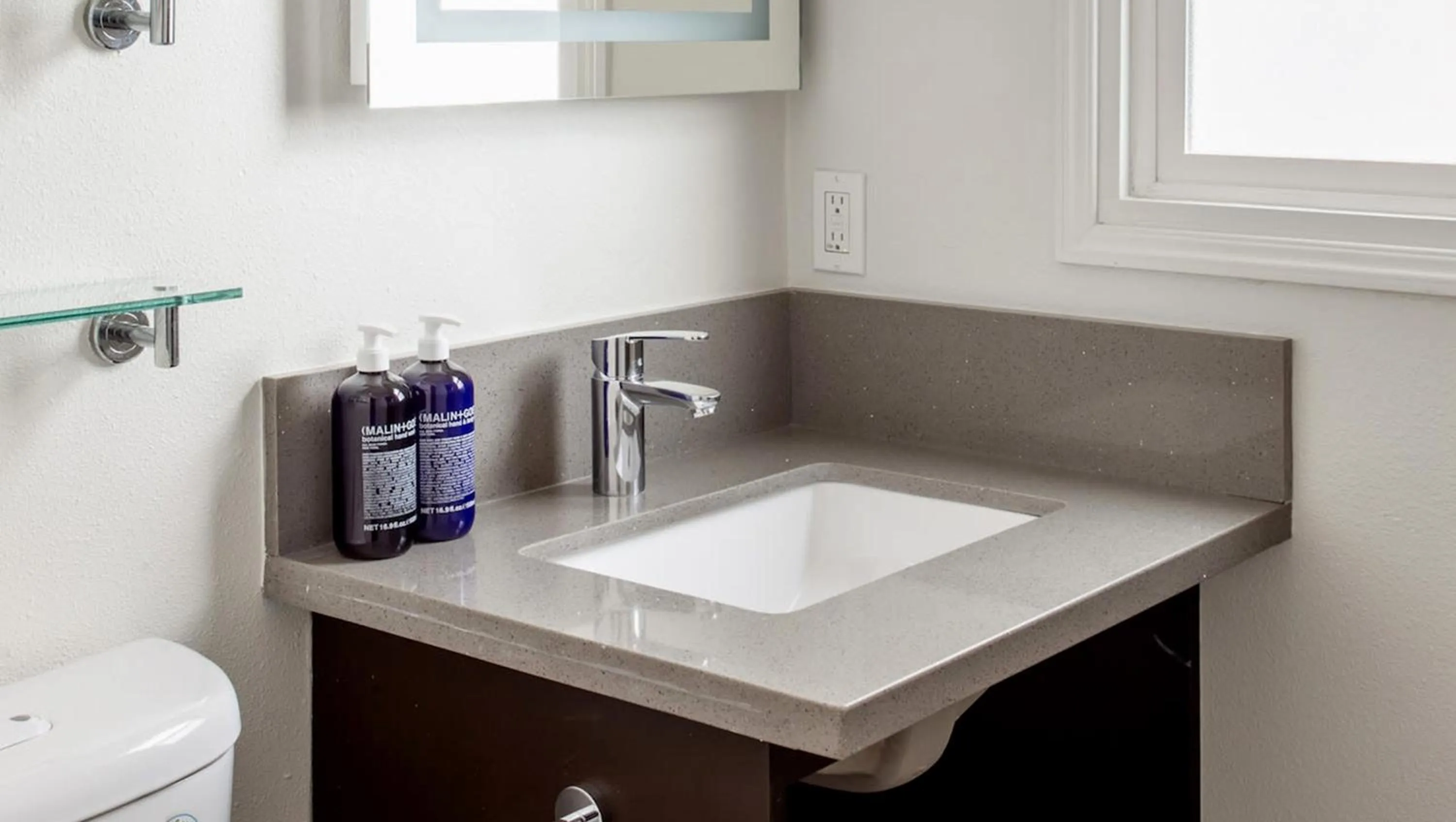 Bathroom in Leland Hotel Palo Alto