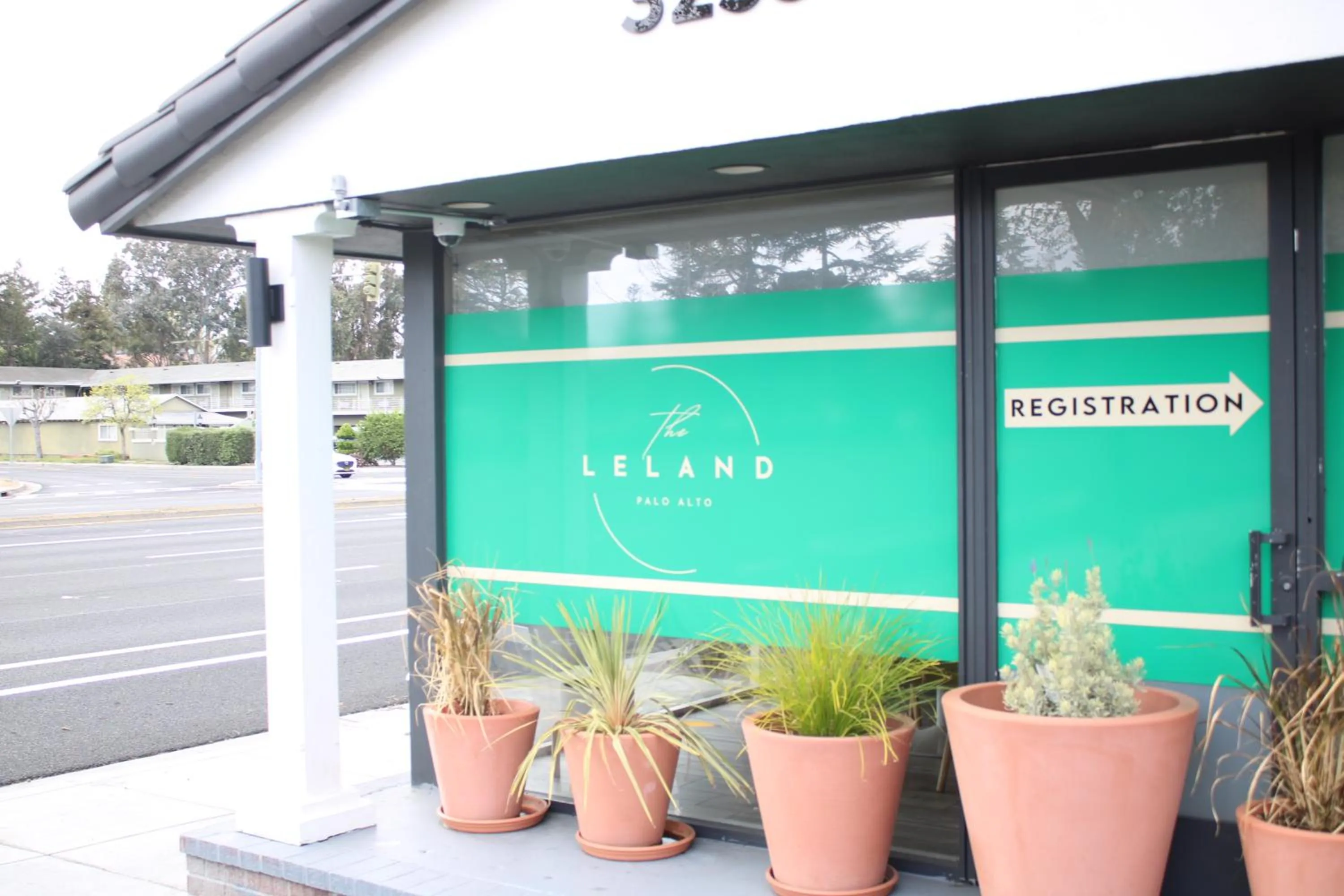 Facade/entrance in Leland Hotel Palo Alto