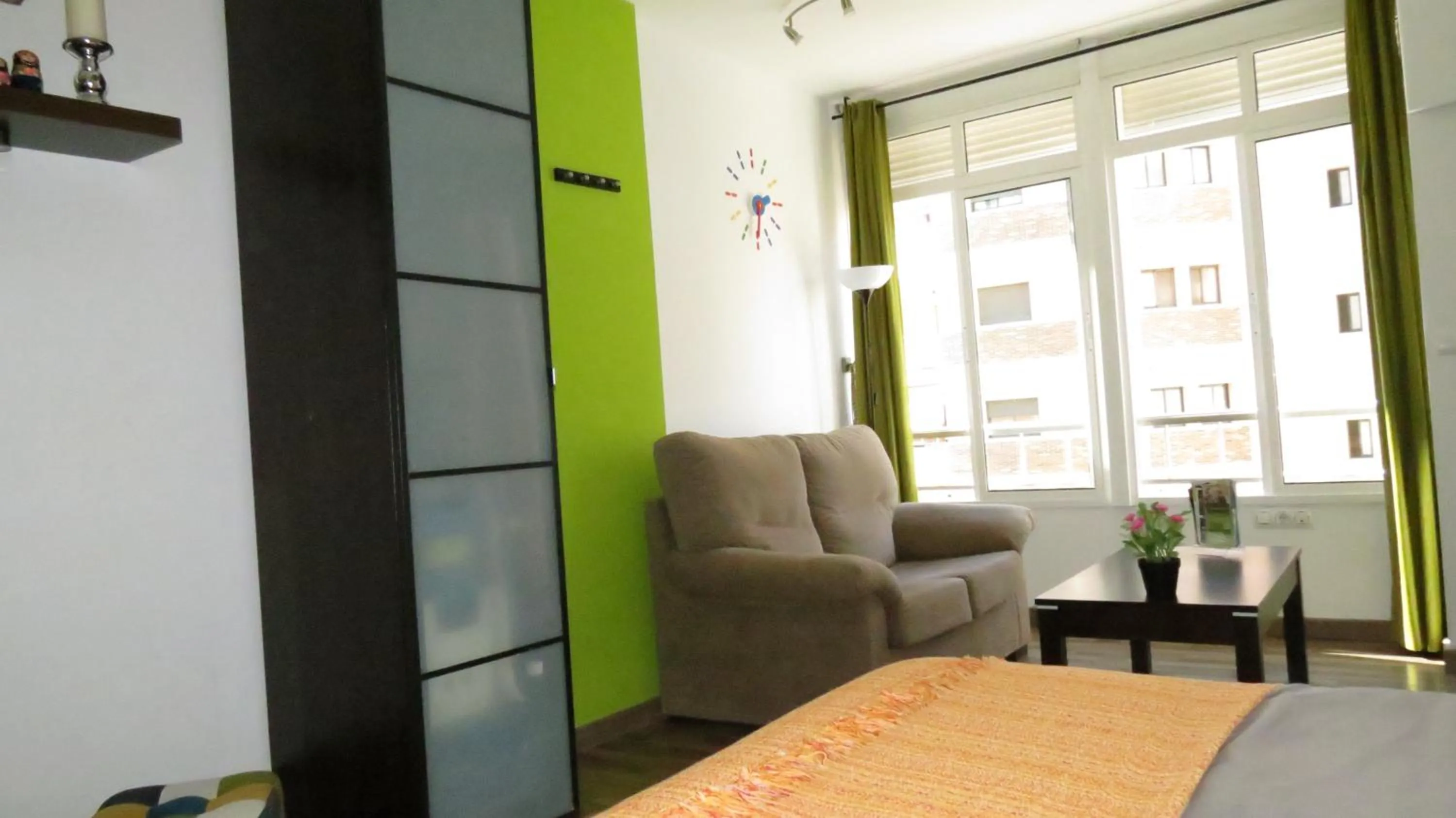 Living room, Bed in Apartamento Rulosol 1