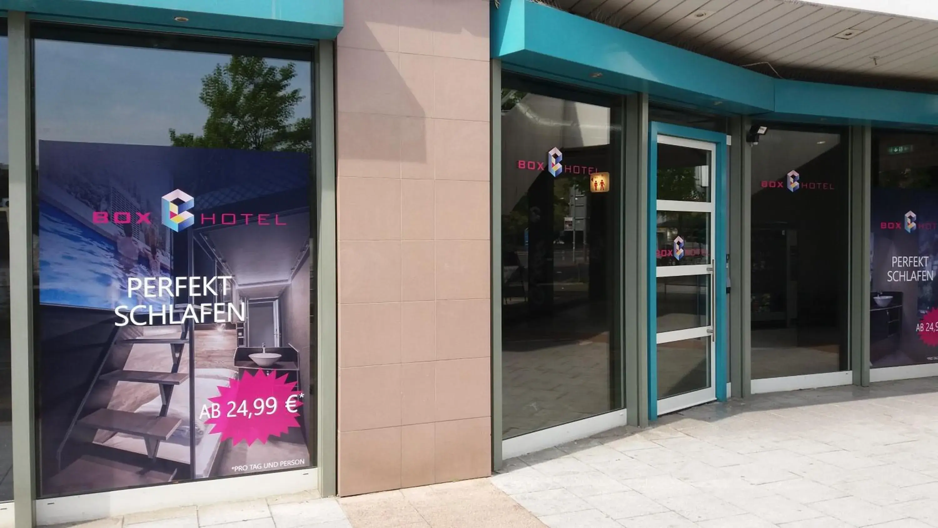 Facade/entrance in BoxHotel Göttingen (App Based Hotel) Facade/entrance in BoxHotel Göttingen (App Based Hotel)