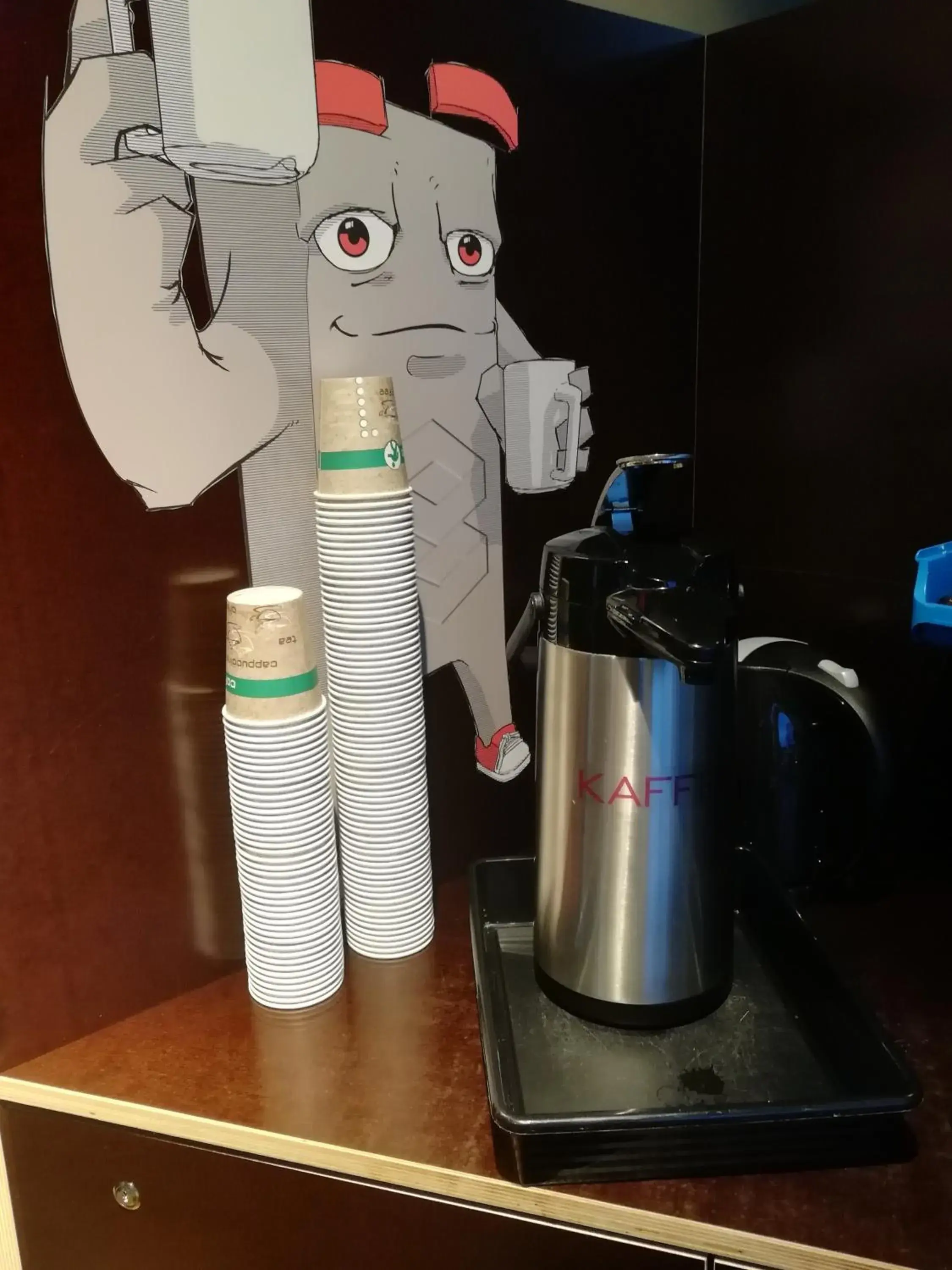 Food and drinks in BoxHotel Göttingen (App Based Hotel) Food and drinks in BoxHotel Göttingen (App Based Hotel)