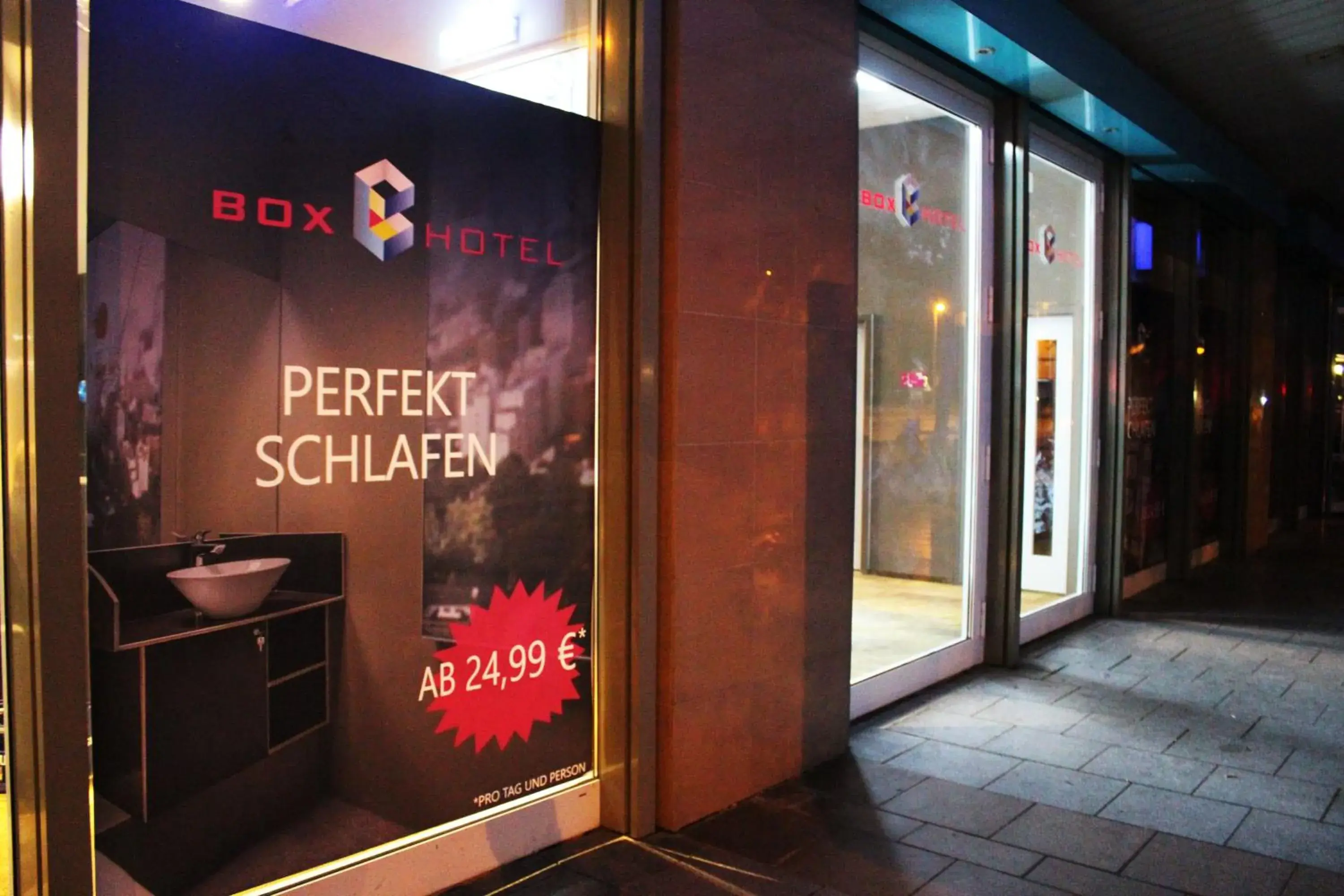 Facade/entrance in BoxHotel Göttingen (App Based Hotel) Facade/entrance in BoxHotel Göttingen (App Based Hotel)