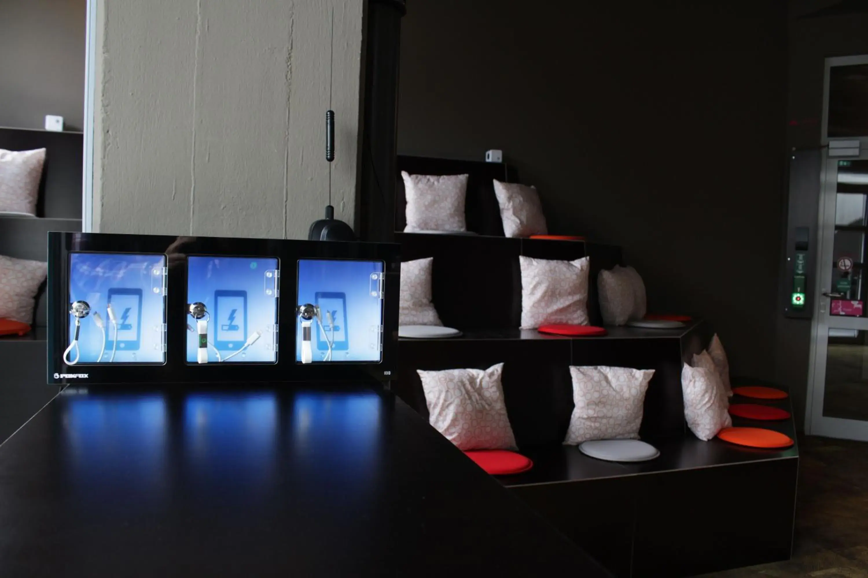 Lobby or reception, Bed in BoxHotel Göttingen (App Based Hotel) Lobby or reception, Bed in BoxHotel Göttingen (App Based Hotel)