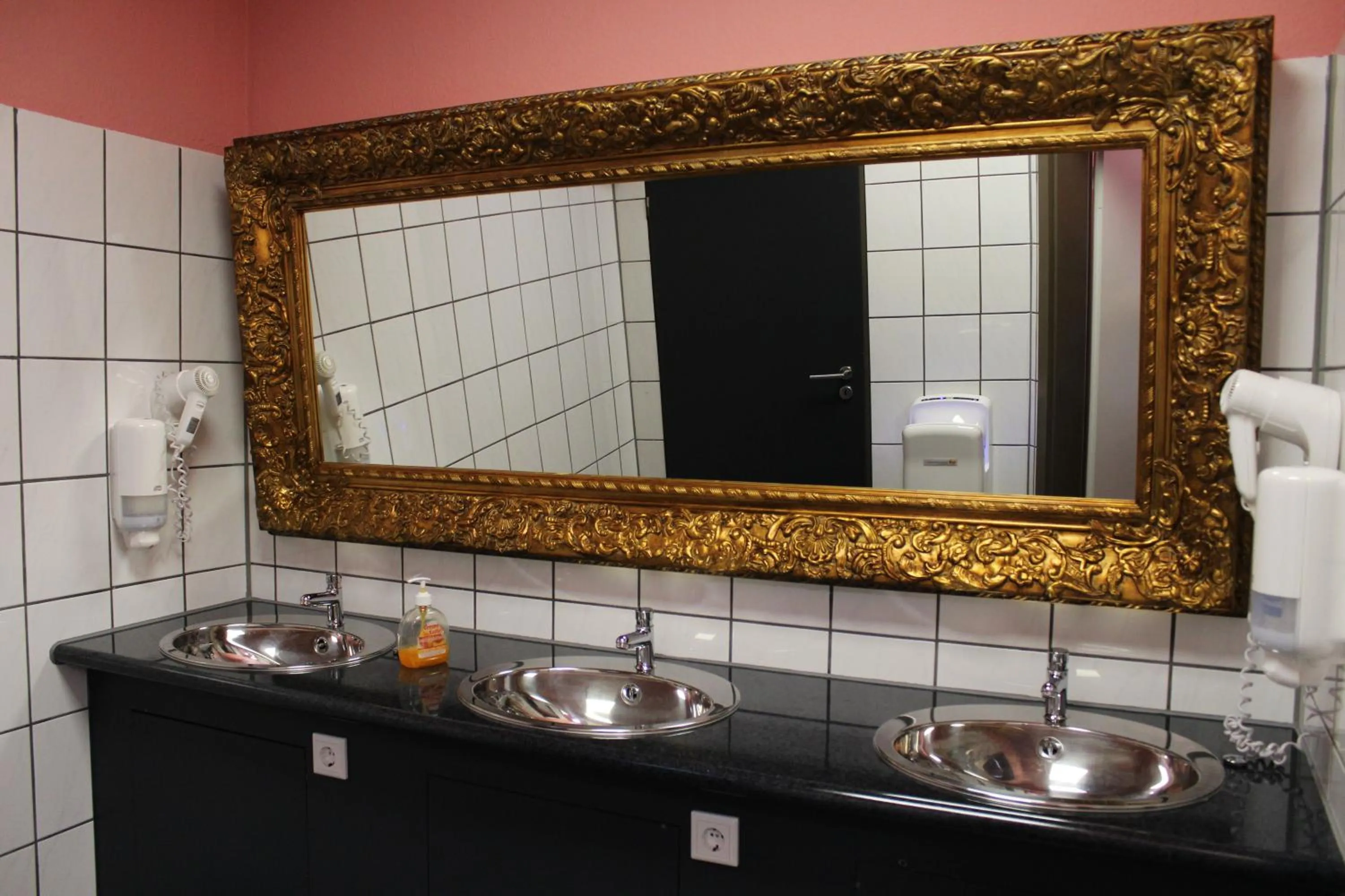 Area and facilities in BoxHotel Göttingen (App Based Hotel)