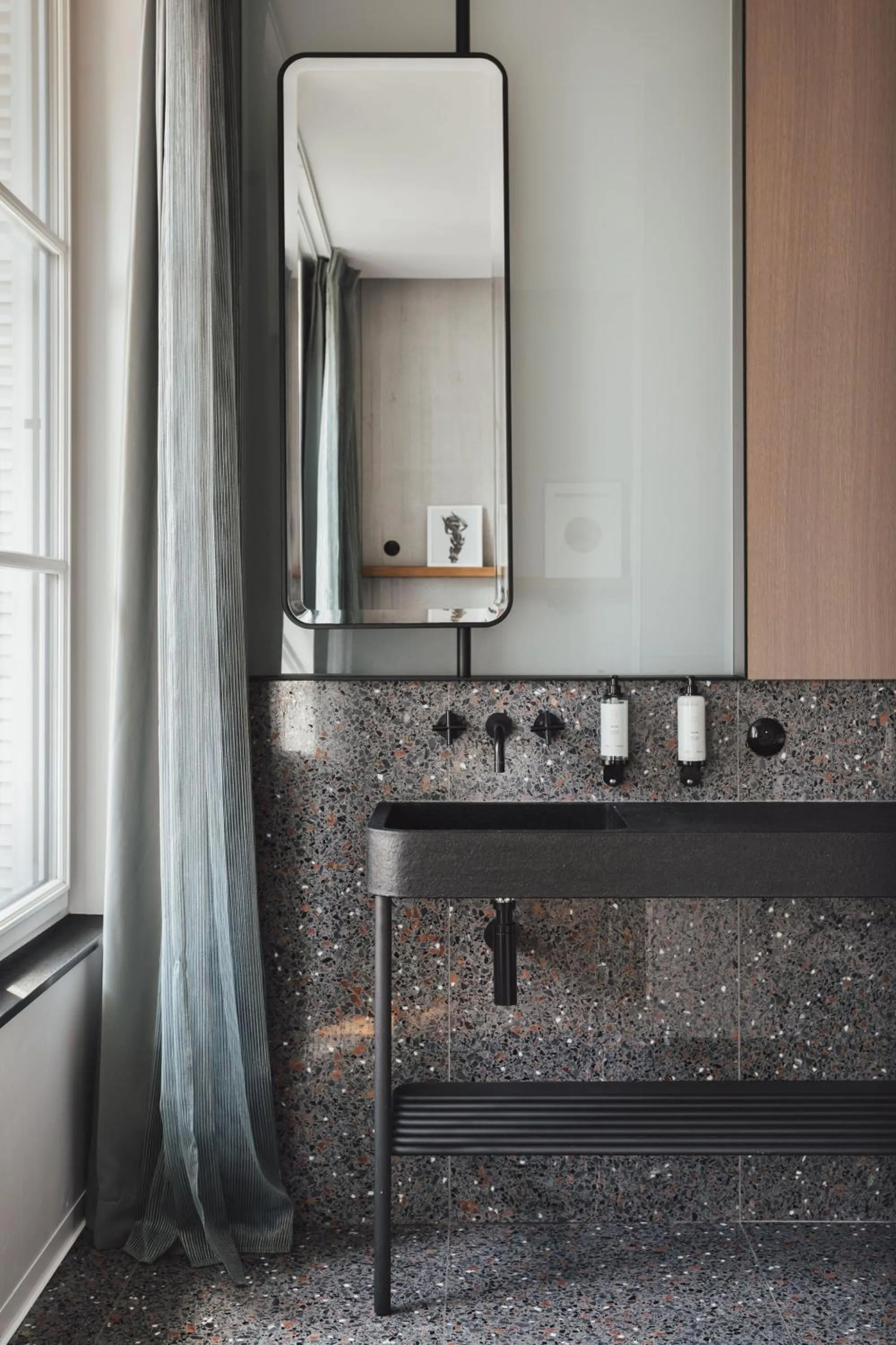 Bathroom in Hôtel National Des Arts et Métiers