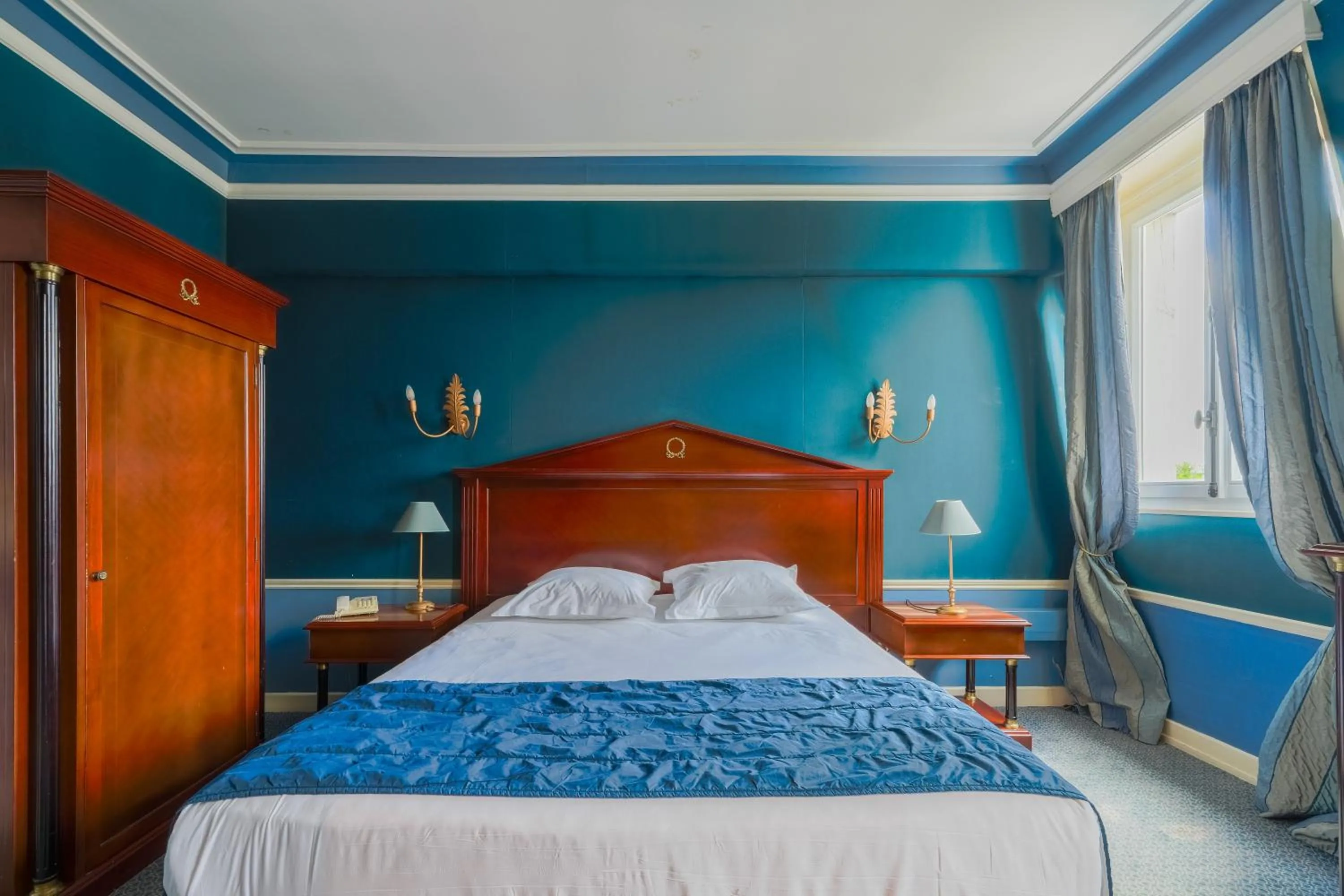 Bed in Hôtel Les Maréchaux