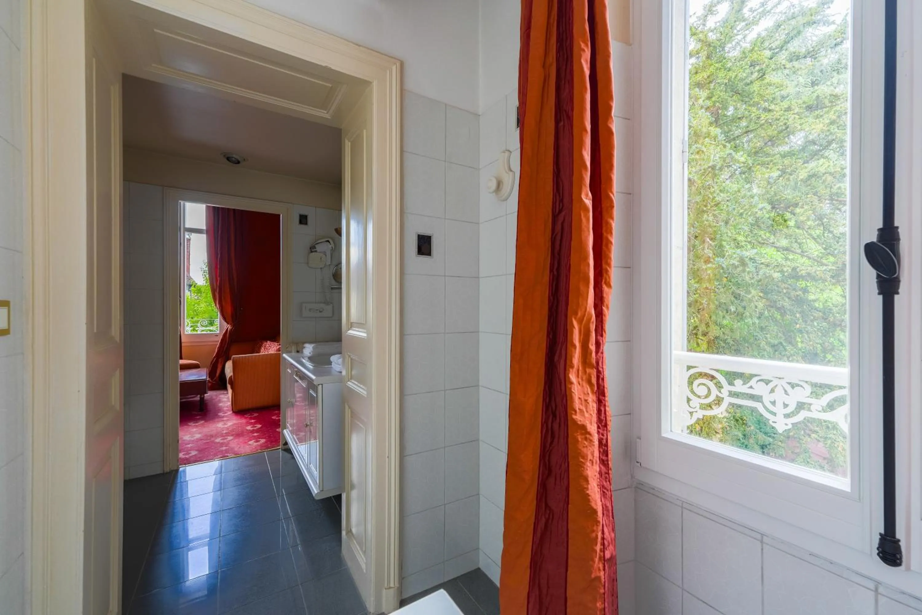 Bed in Hôtel Les Maréchaux