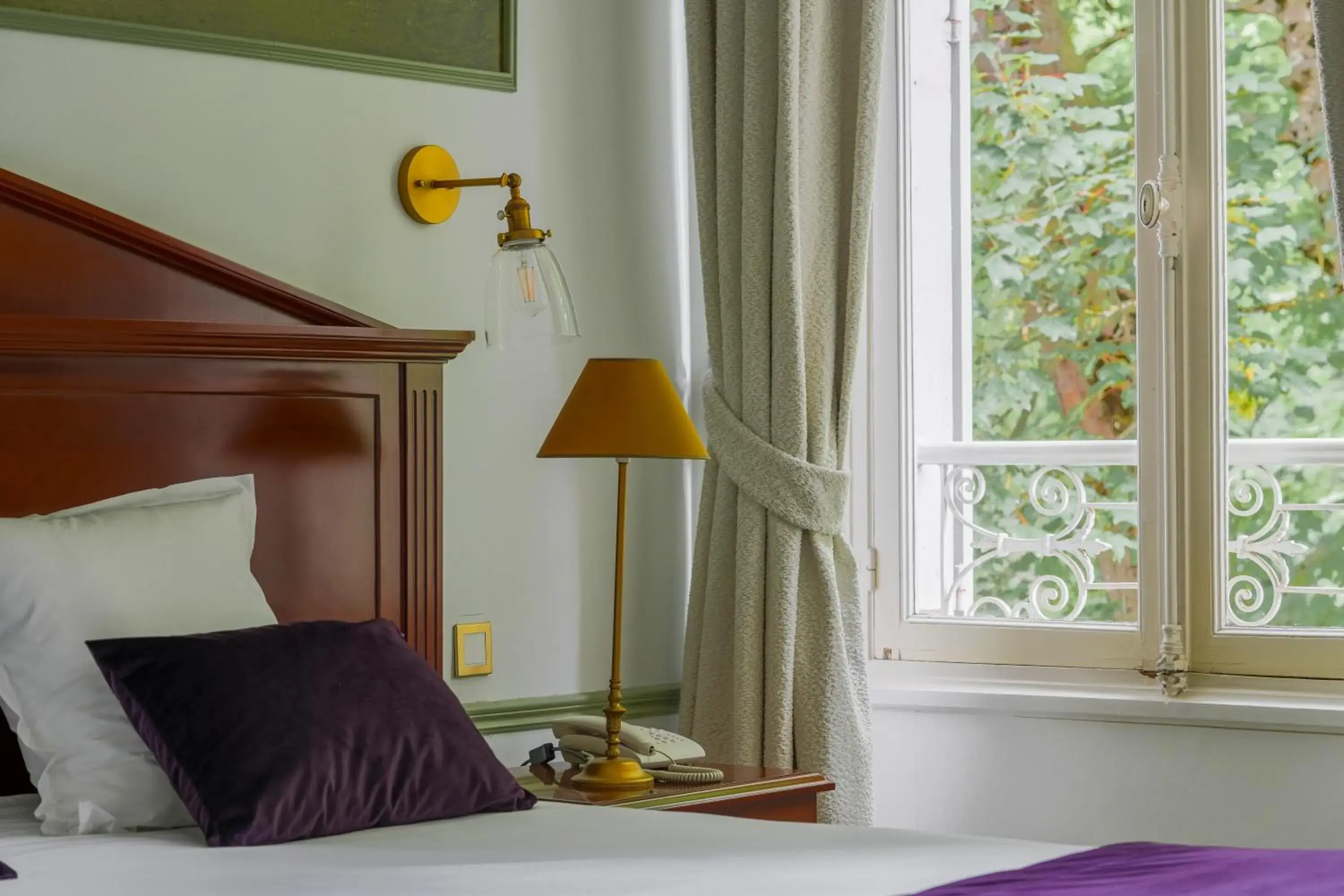 Superior Double Room in Hôtel Les Maréchaux Superior Double Room in Hôtel Les Maréchaux