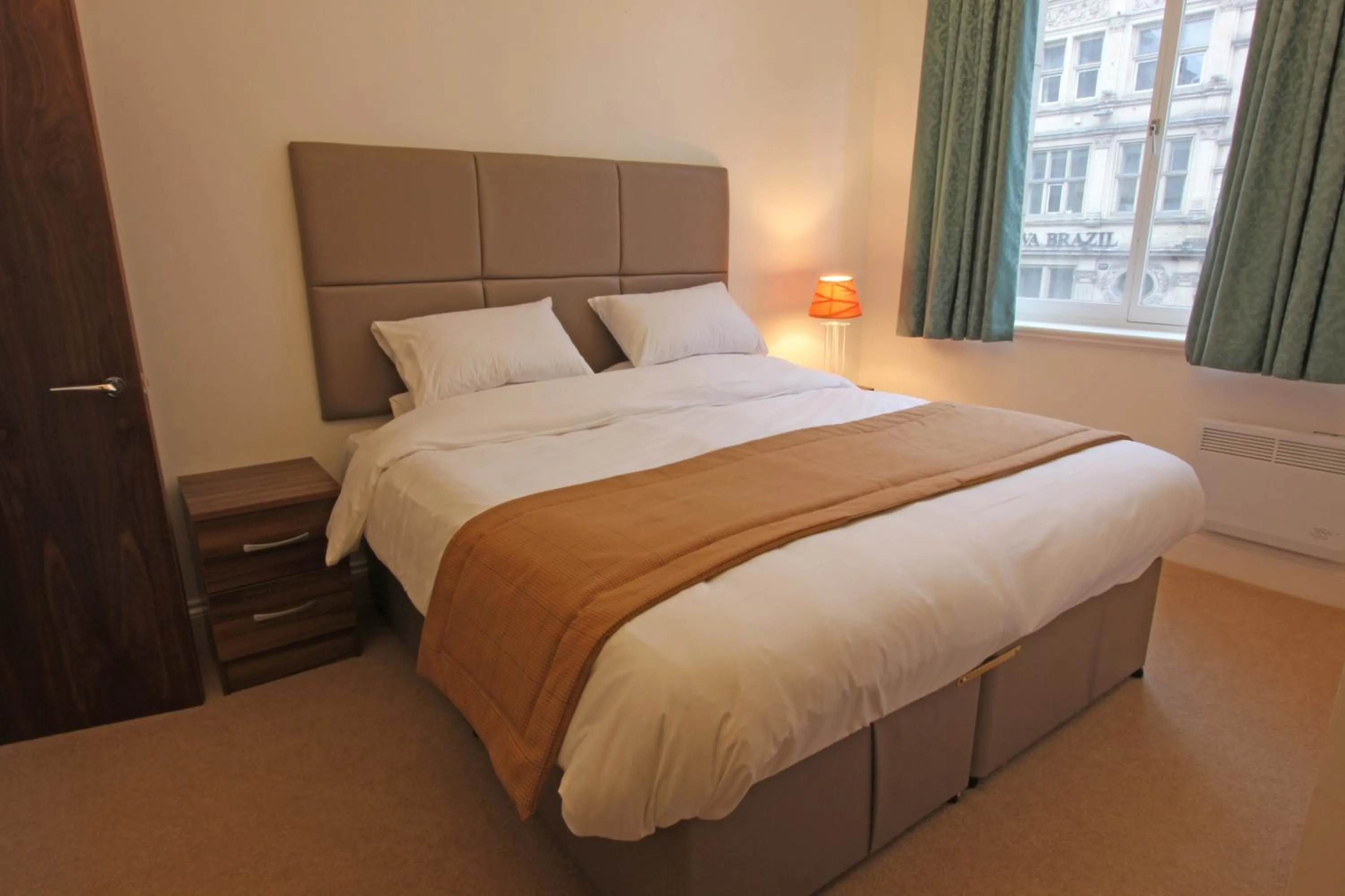 Bedroom, Bed in The Castle Collection - 25 Castle Street