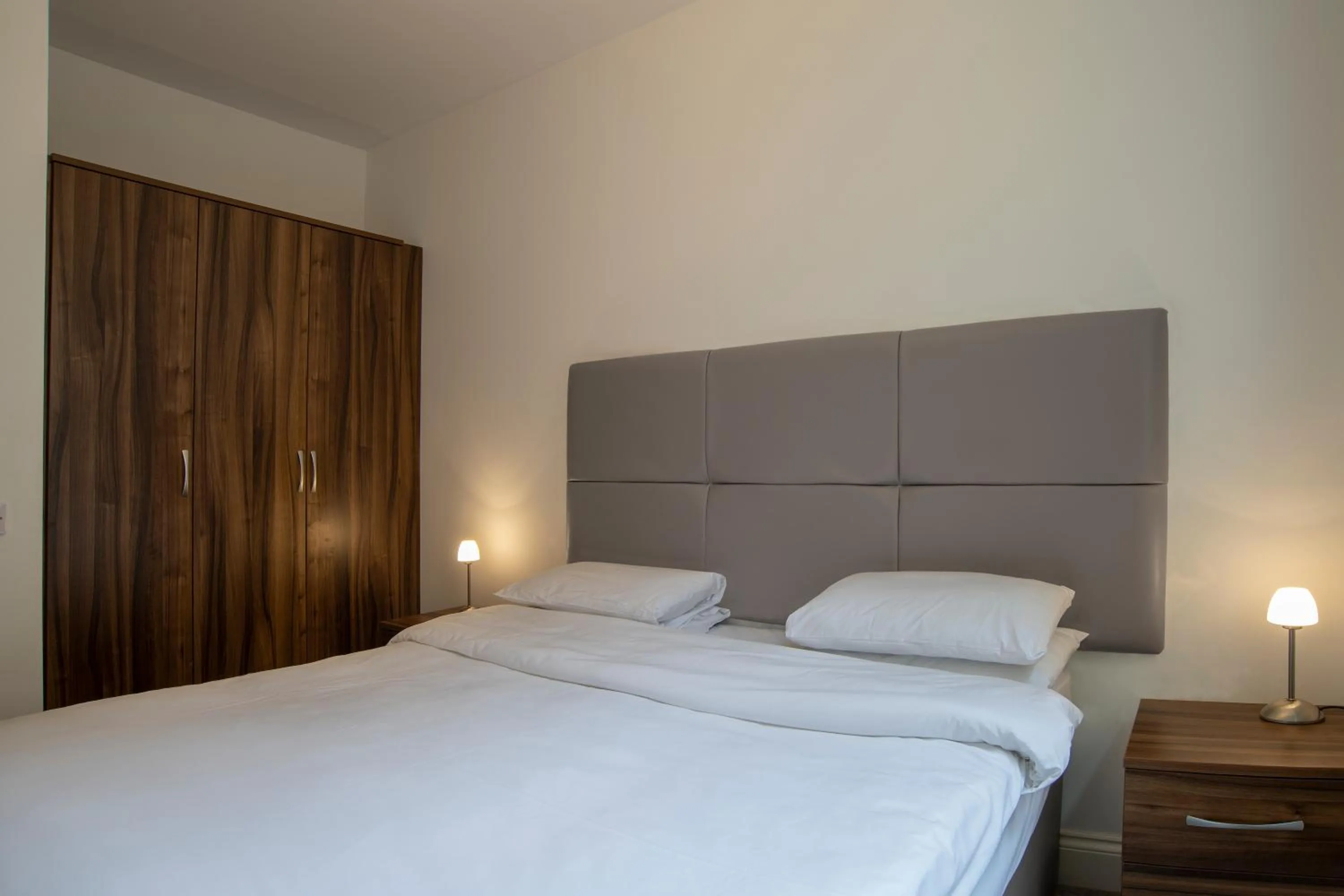 Bedroom, Bed in The Castle Collection - 25 Castle Street