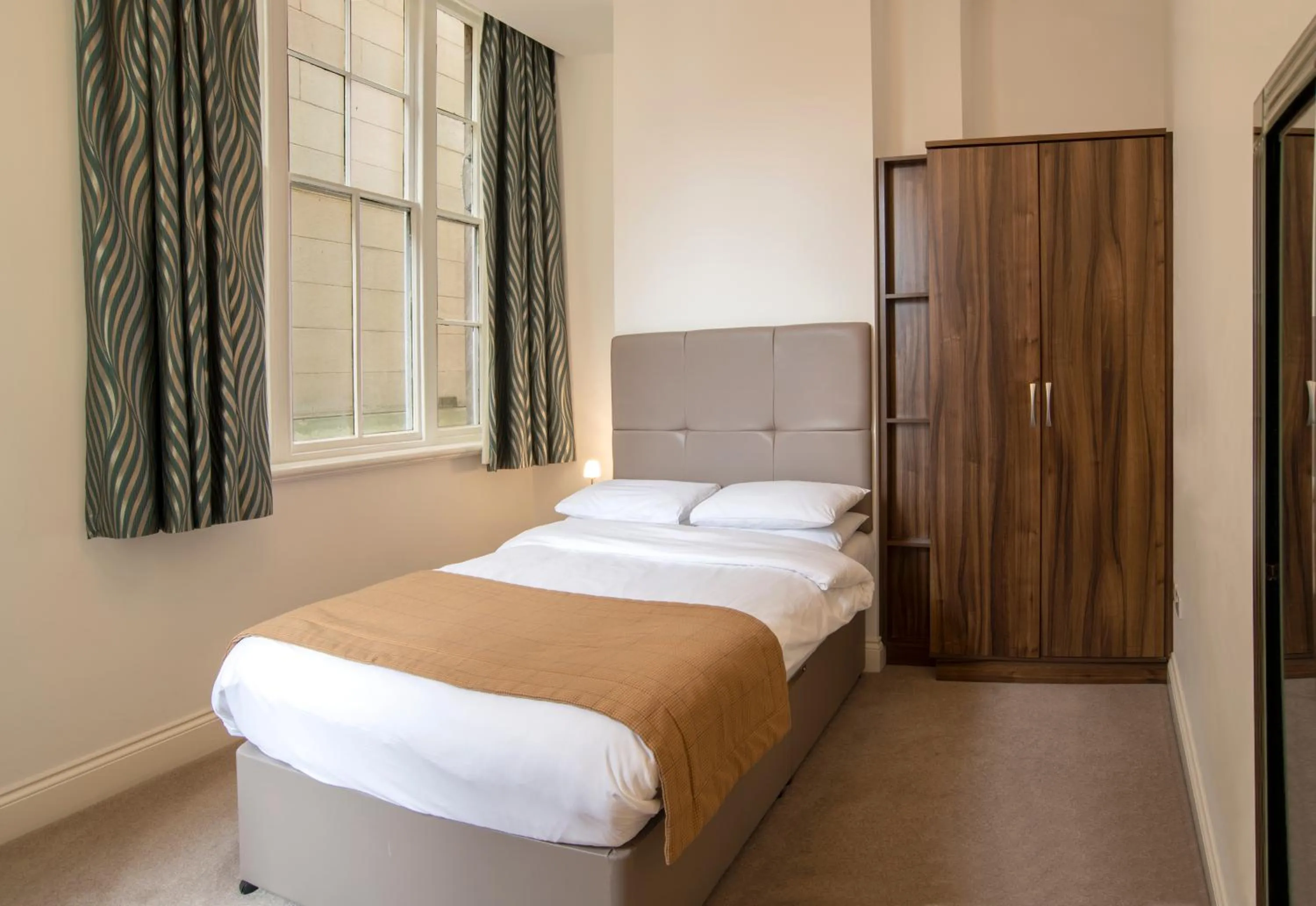 Bedroom, Bed in The Castle Collection - 25 Castle Street