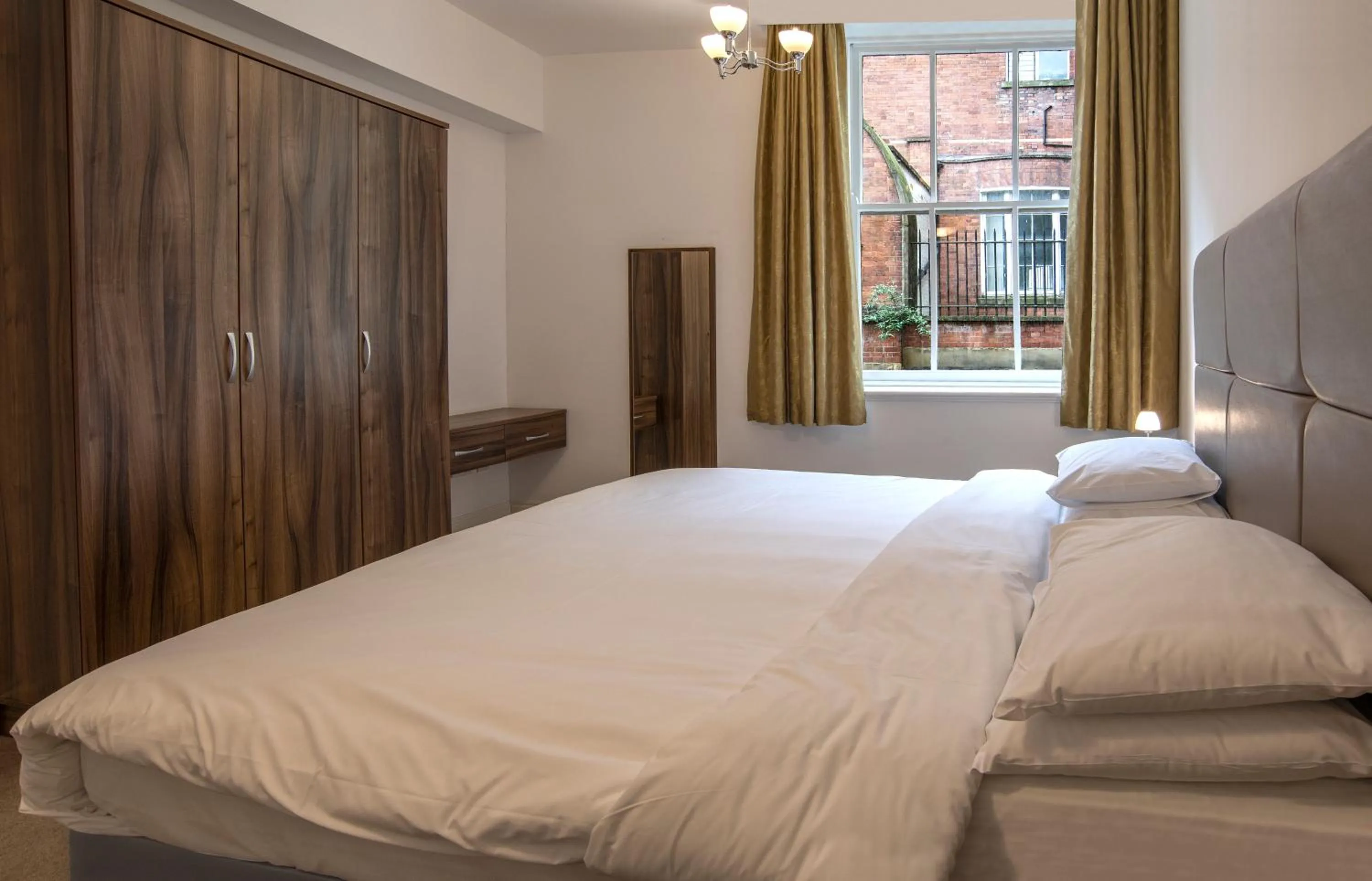 Bedroom, Bed in The Castle Collection - 25 Castle Street