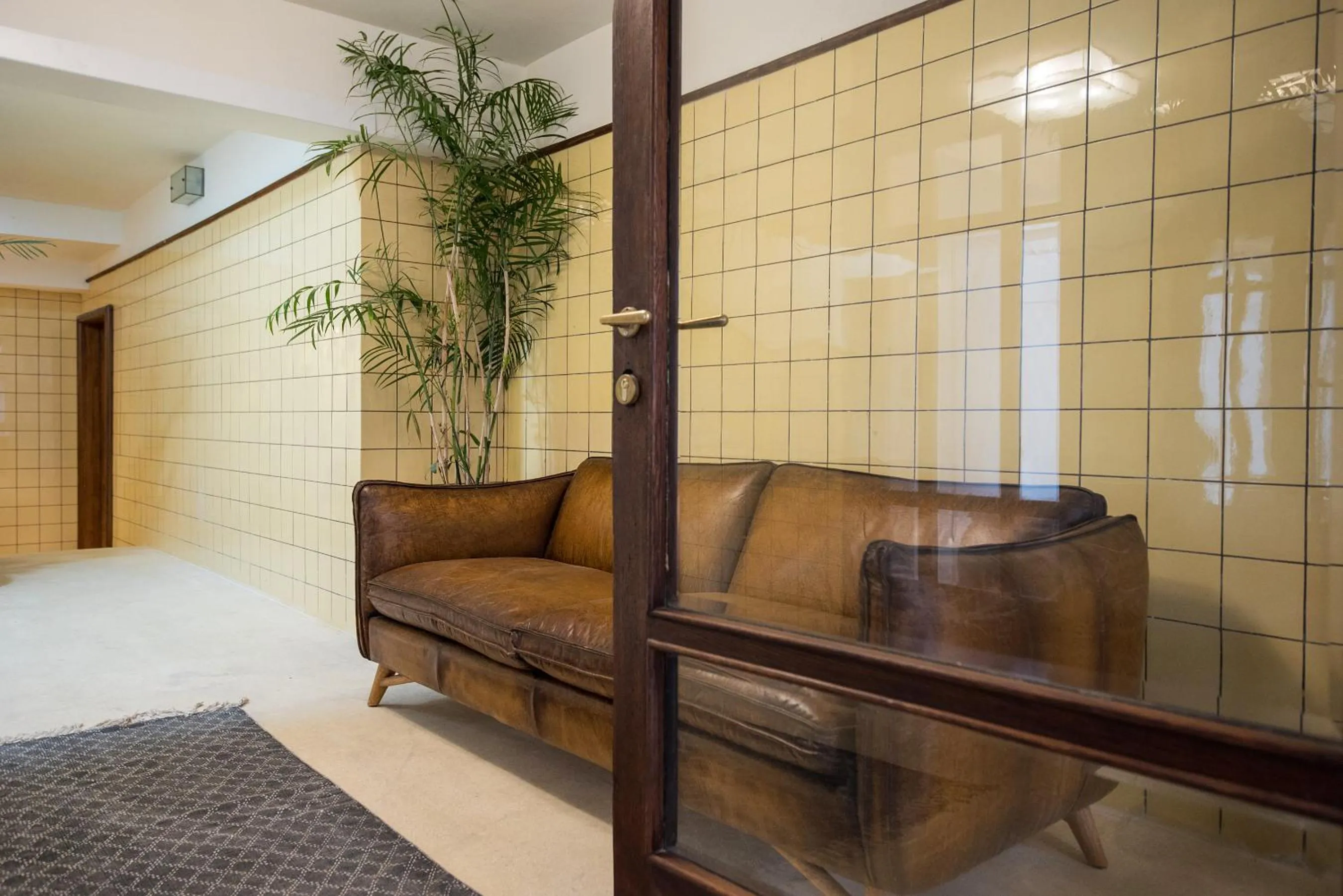 Communal lounge/ TV room in Reines5 TLV