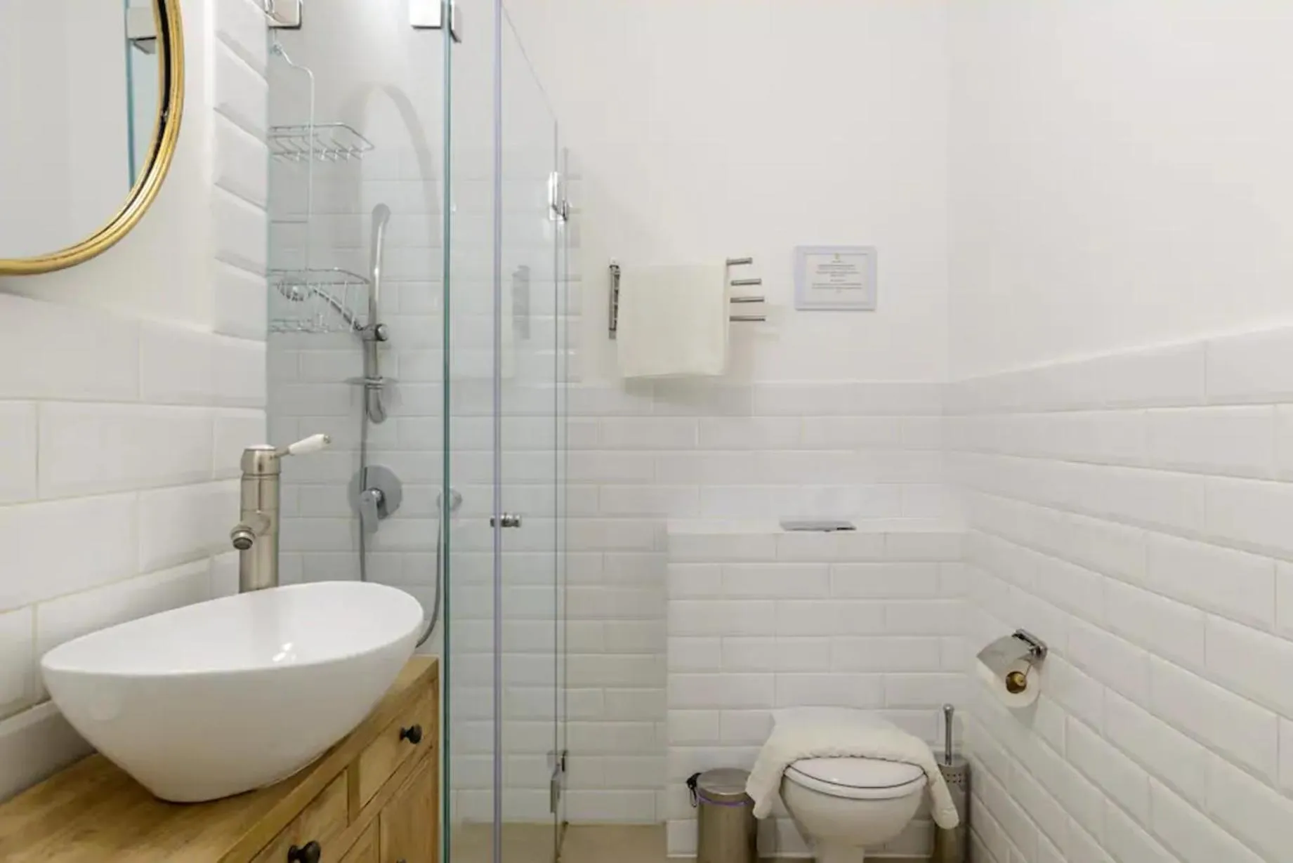 Shower in Reines5 TLV