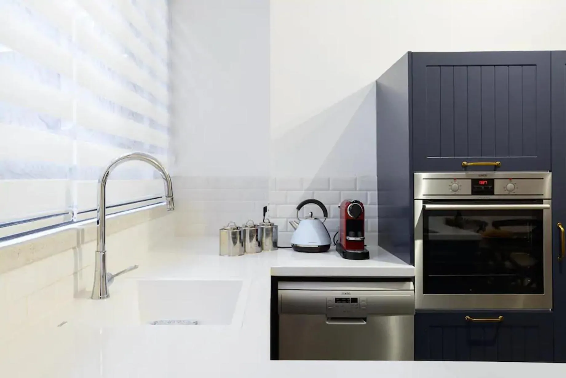 Coffee/tea facilities in Reines5 TLV