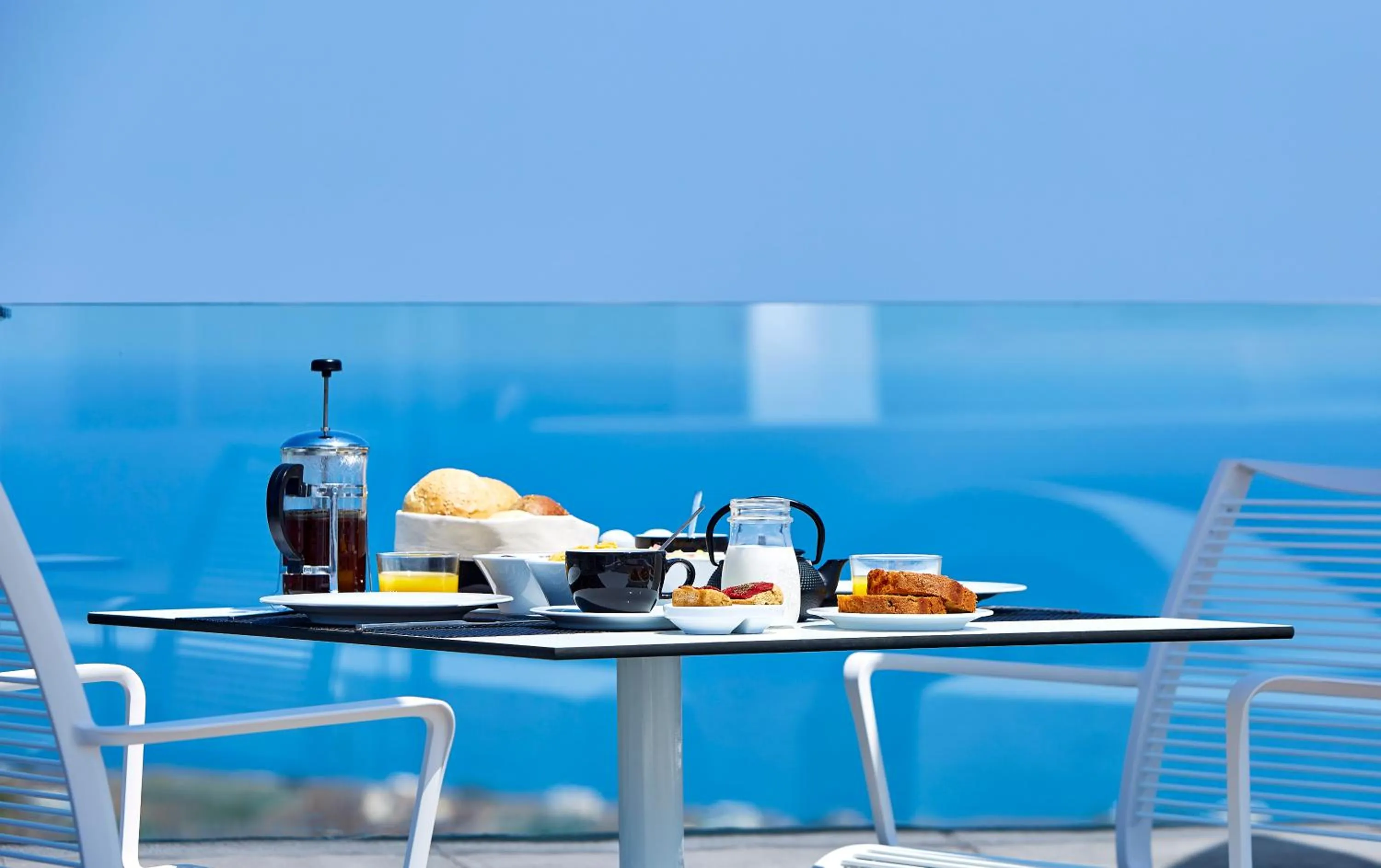 Breakfast in Aperanto Suites