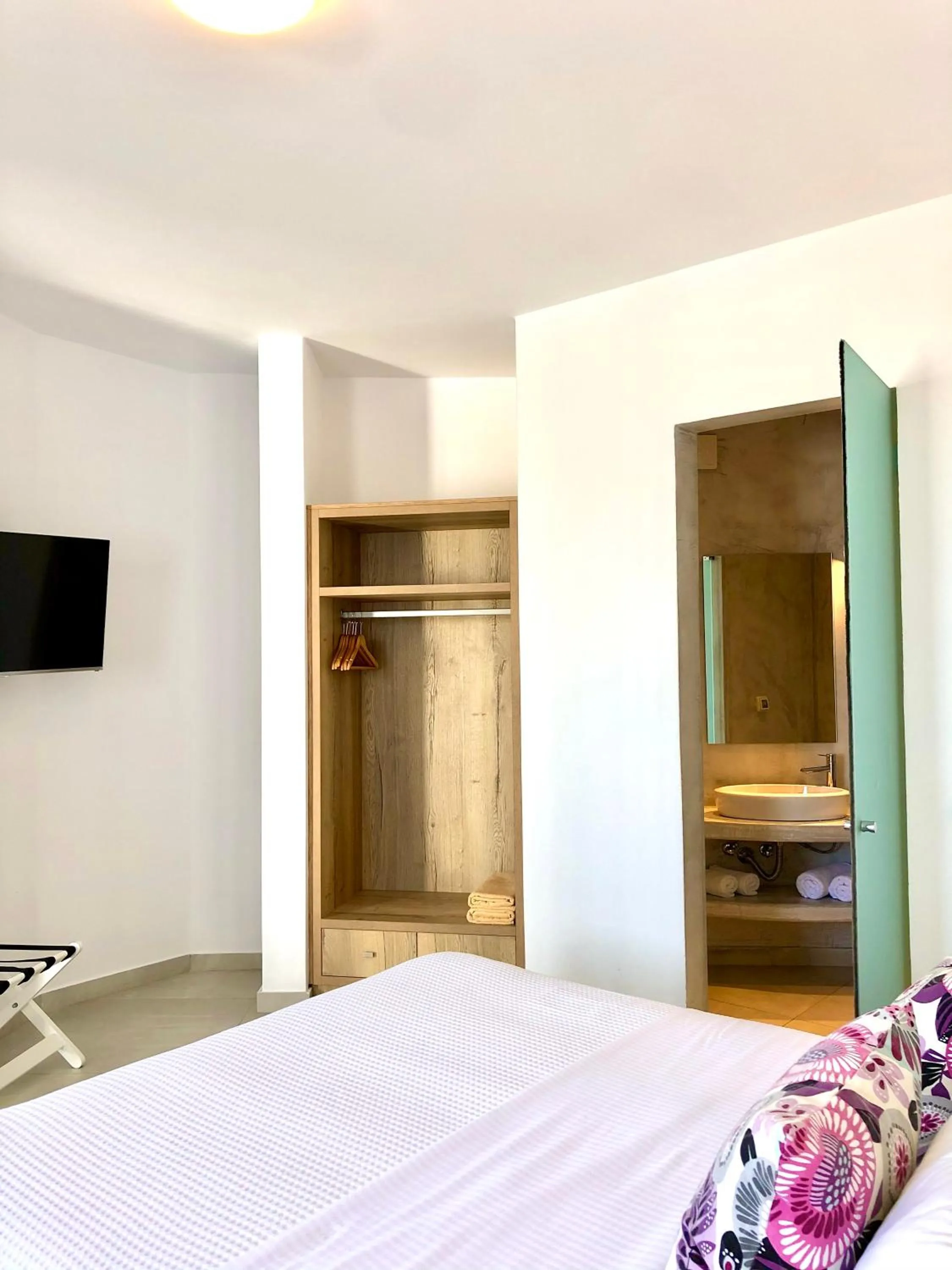 Bedroom, Bed in Aperanto Suites