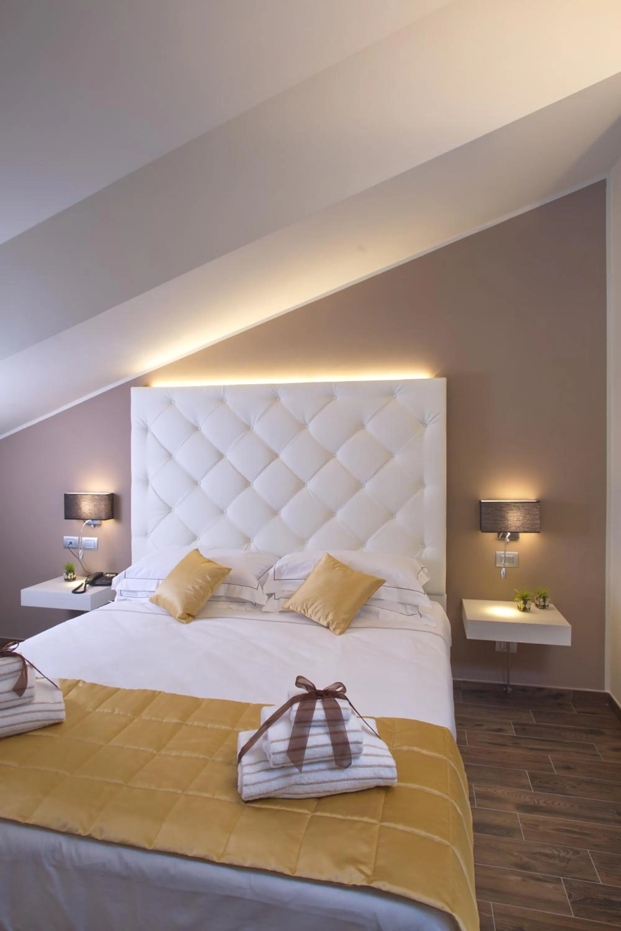 Decorative detail, Bed in Hotel Terre Dei Salici